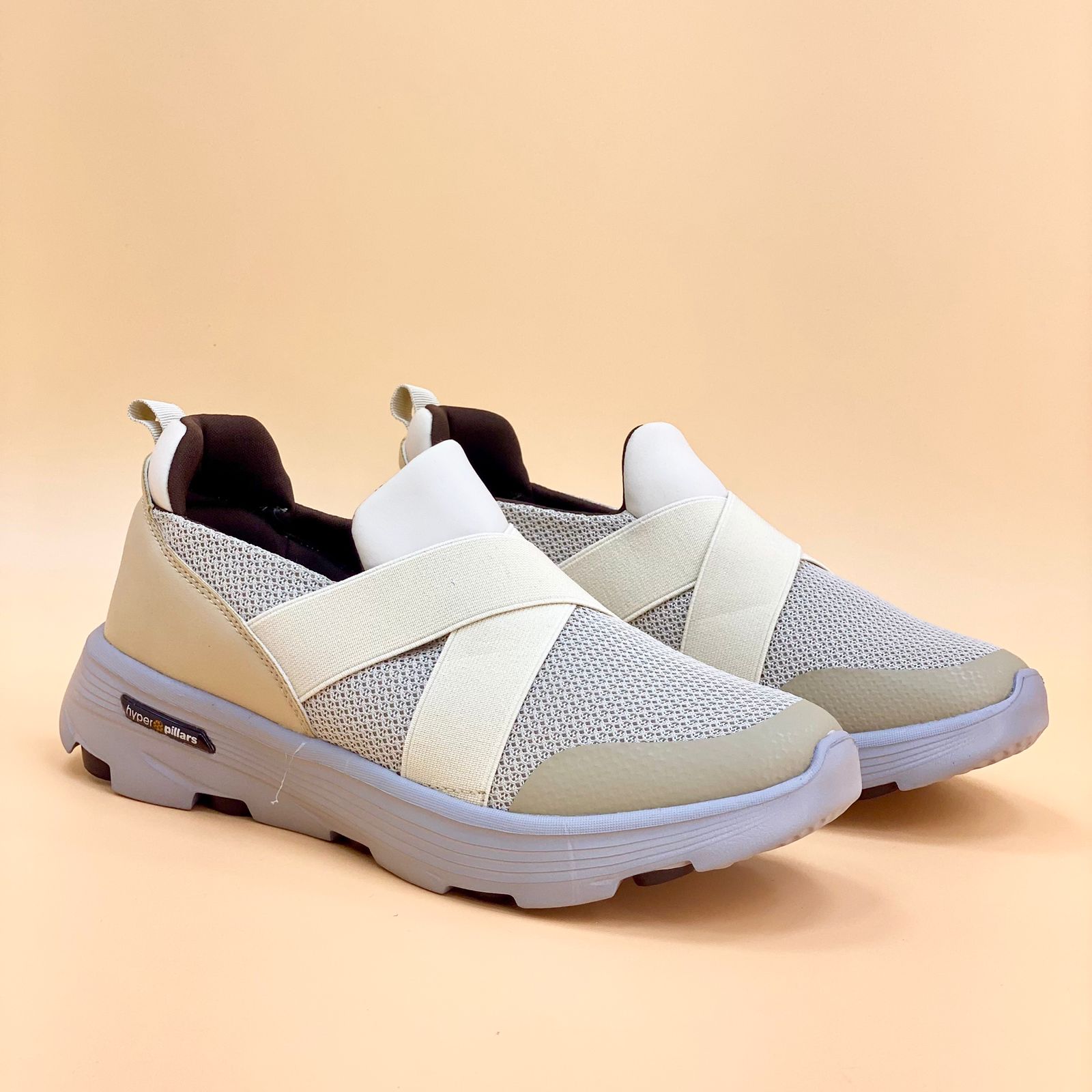 NEW , WOMEN FLAT SHOES W486