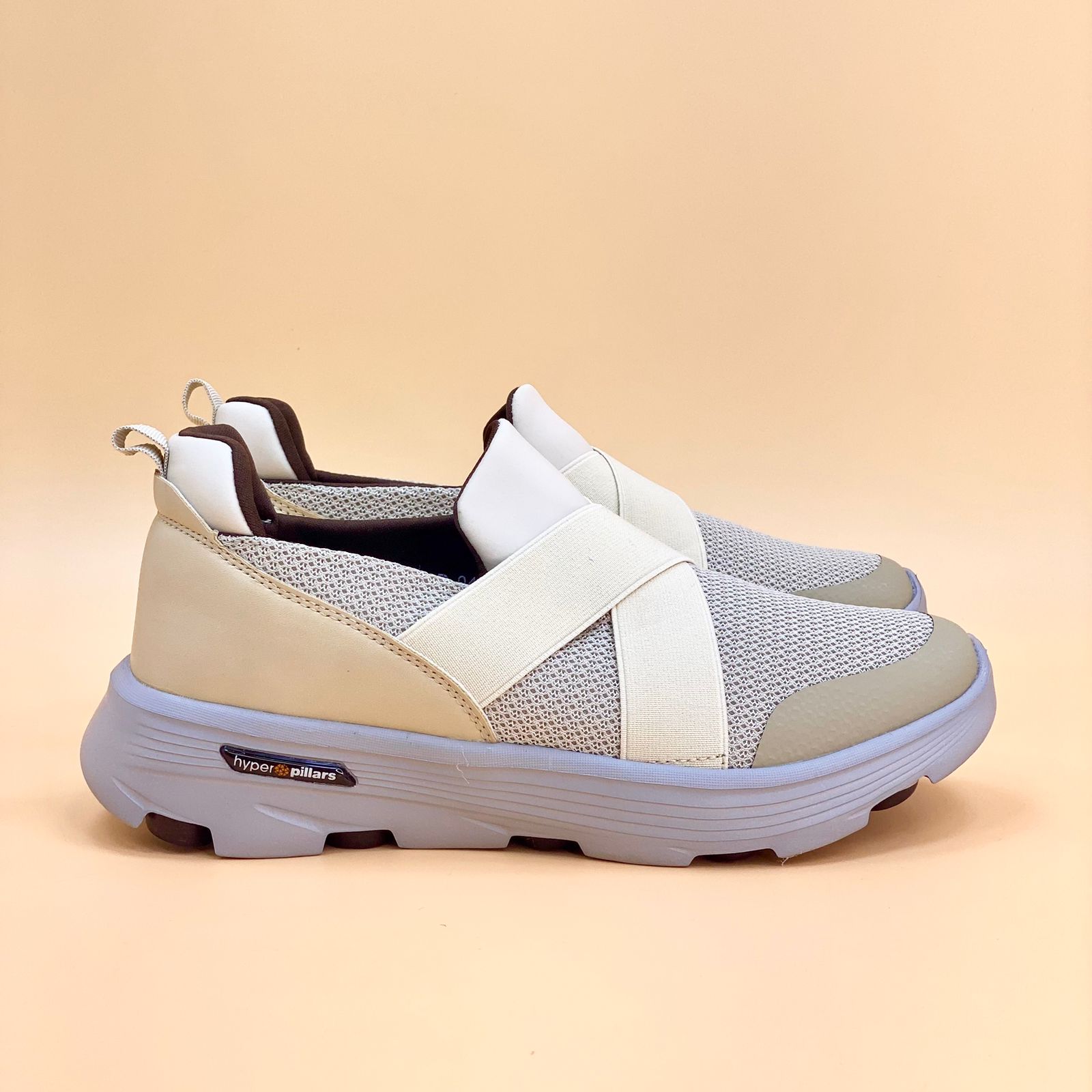 NEW , WOMEN FLAT SHOES W486