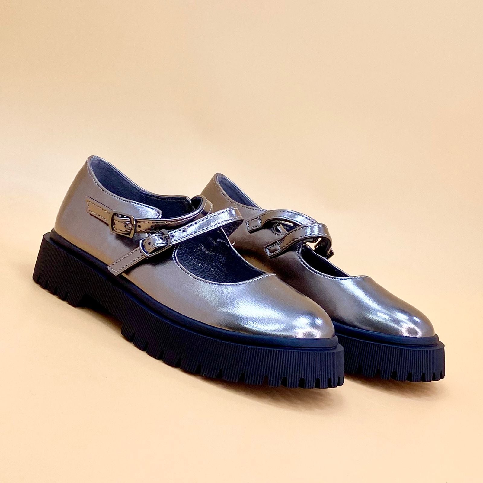 NEW , KIDS SHOES SIZE FROM 31 TO 36 K101
