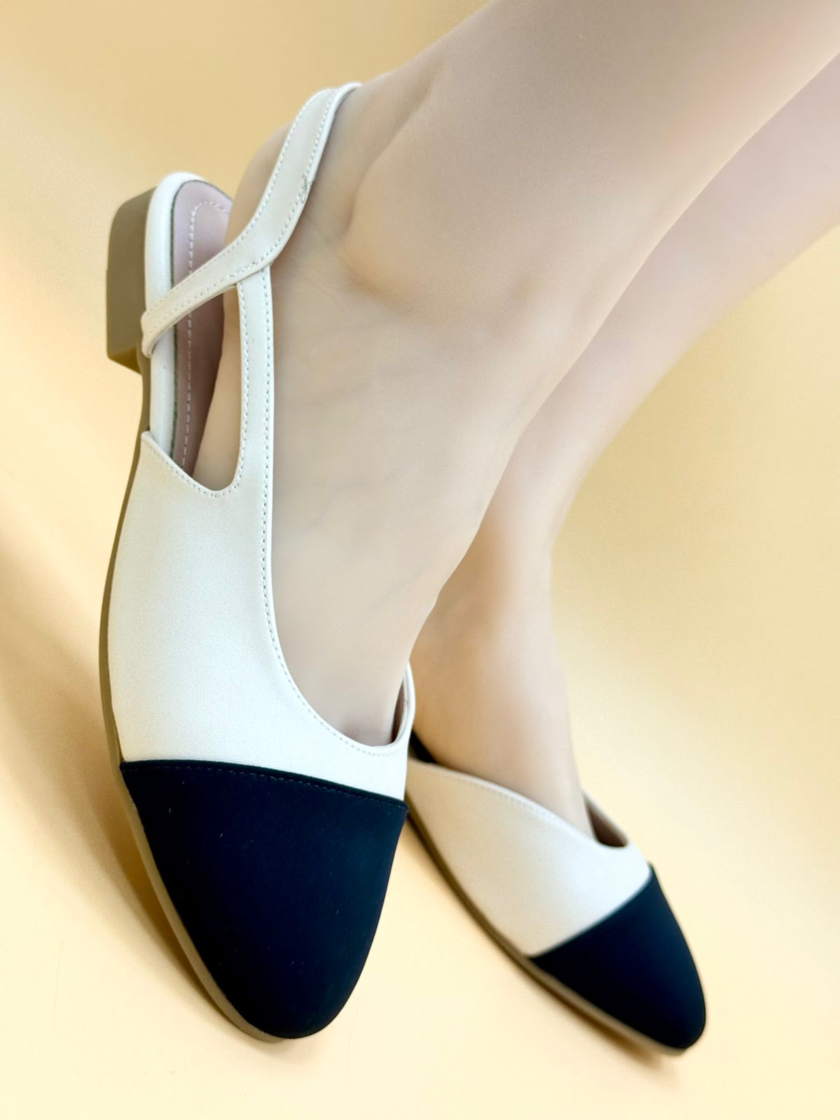 NEW , WOMEN FLAT SHOES W811