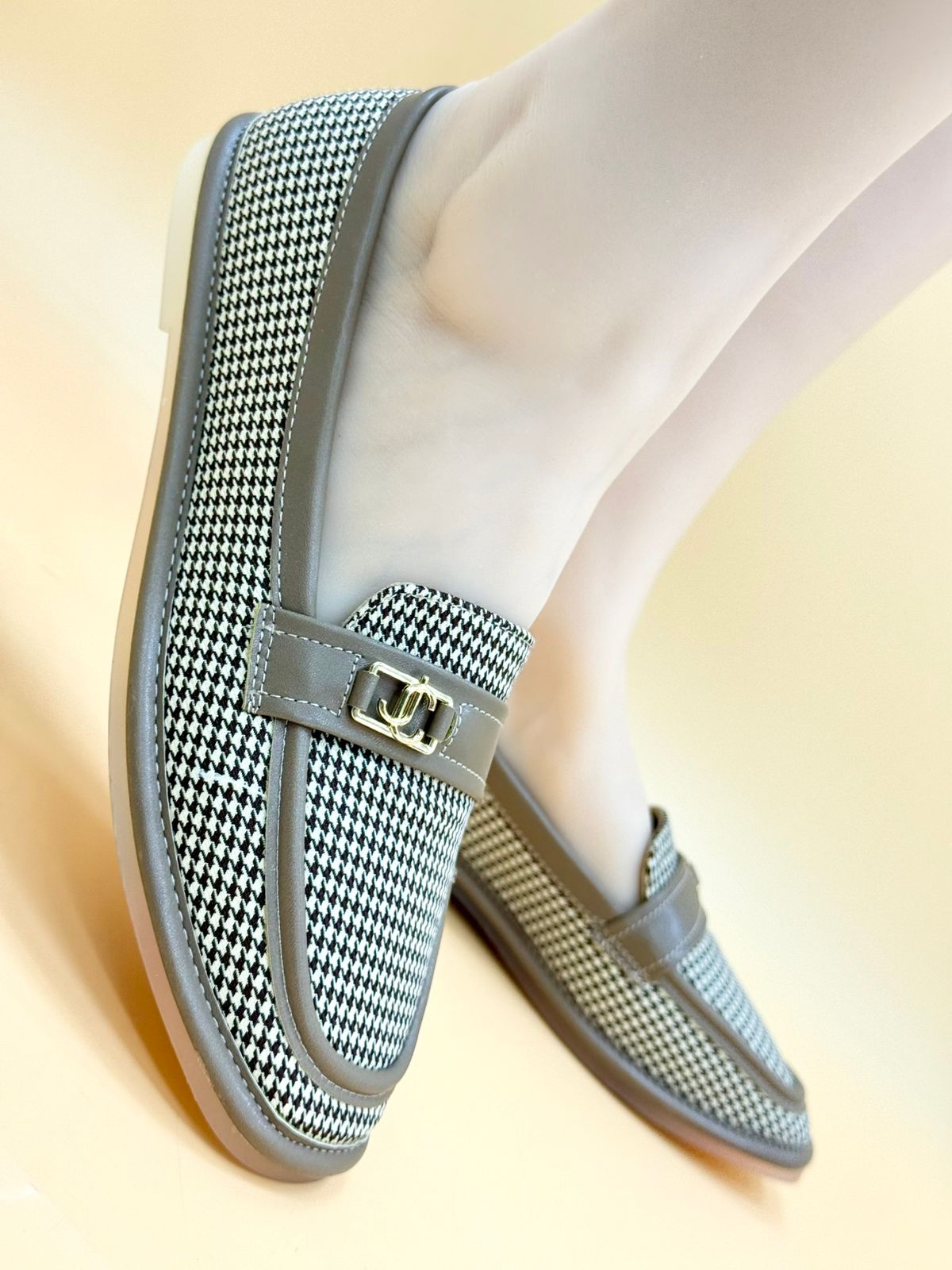 NEW , WOMEN FLAT SHOES W444