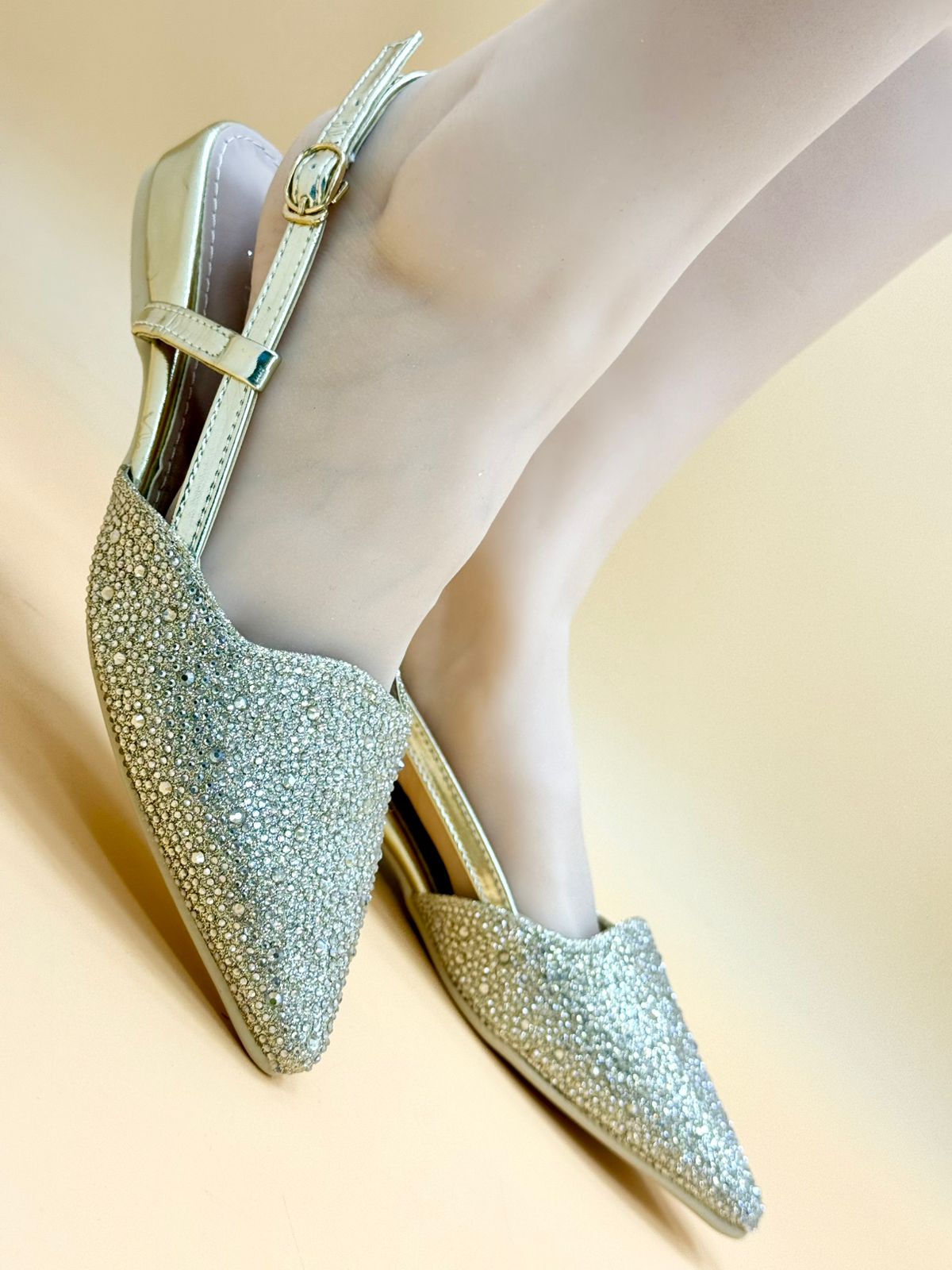 NEW , WOMEN FLAT SHOES W114