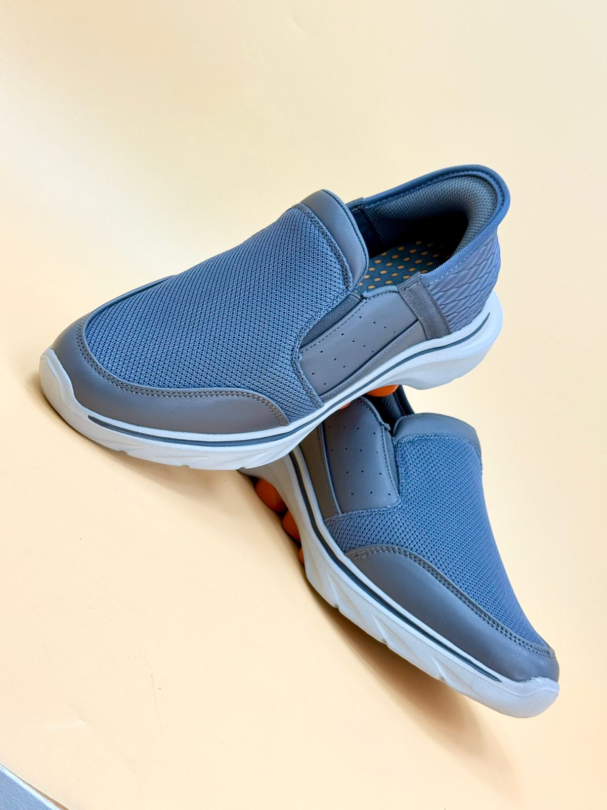 NEW , MEN SHOES M982