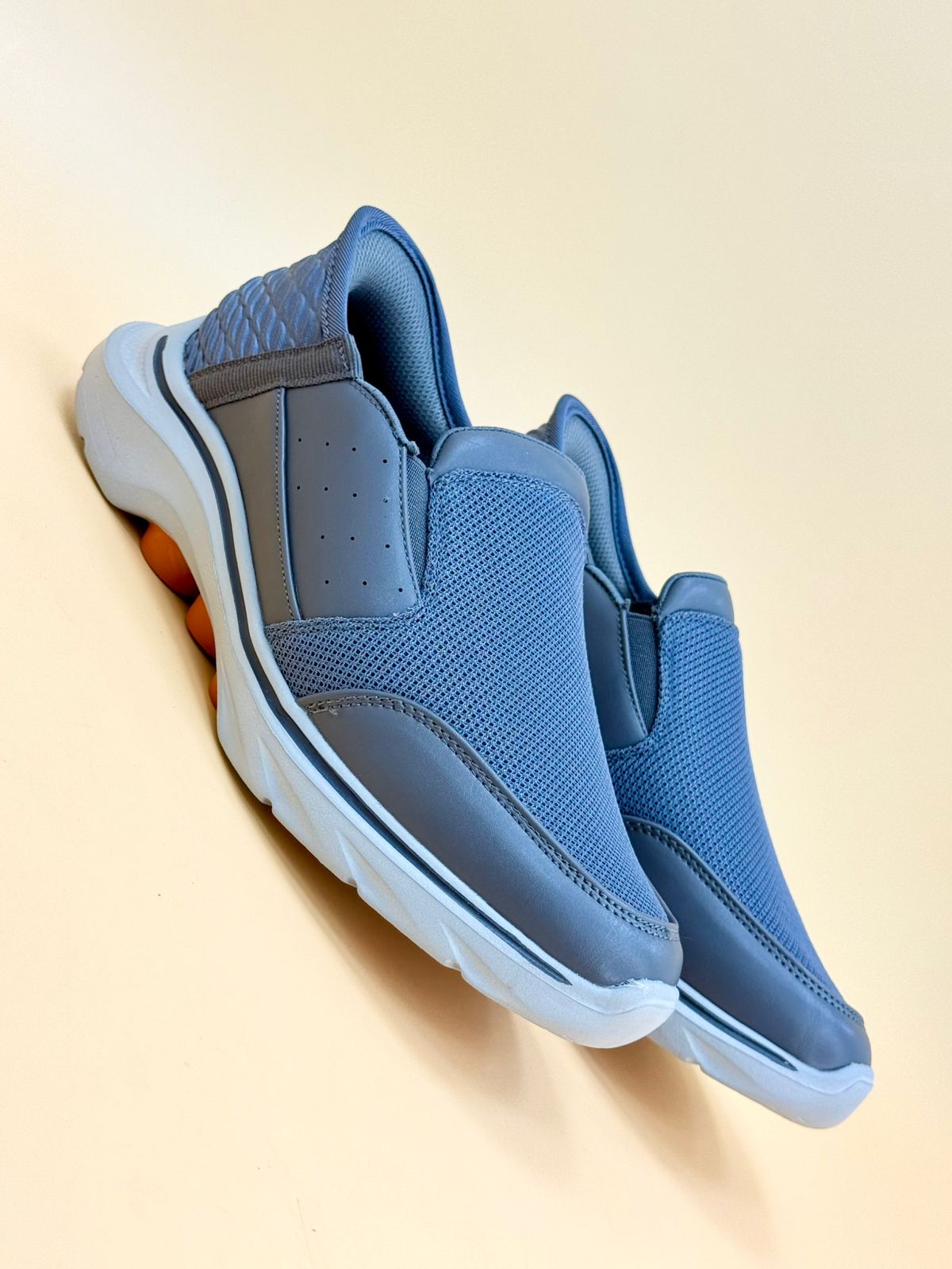 NEW , MEN SHOES M982