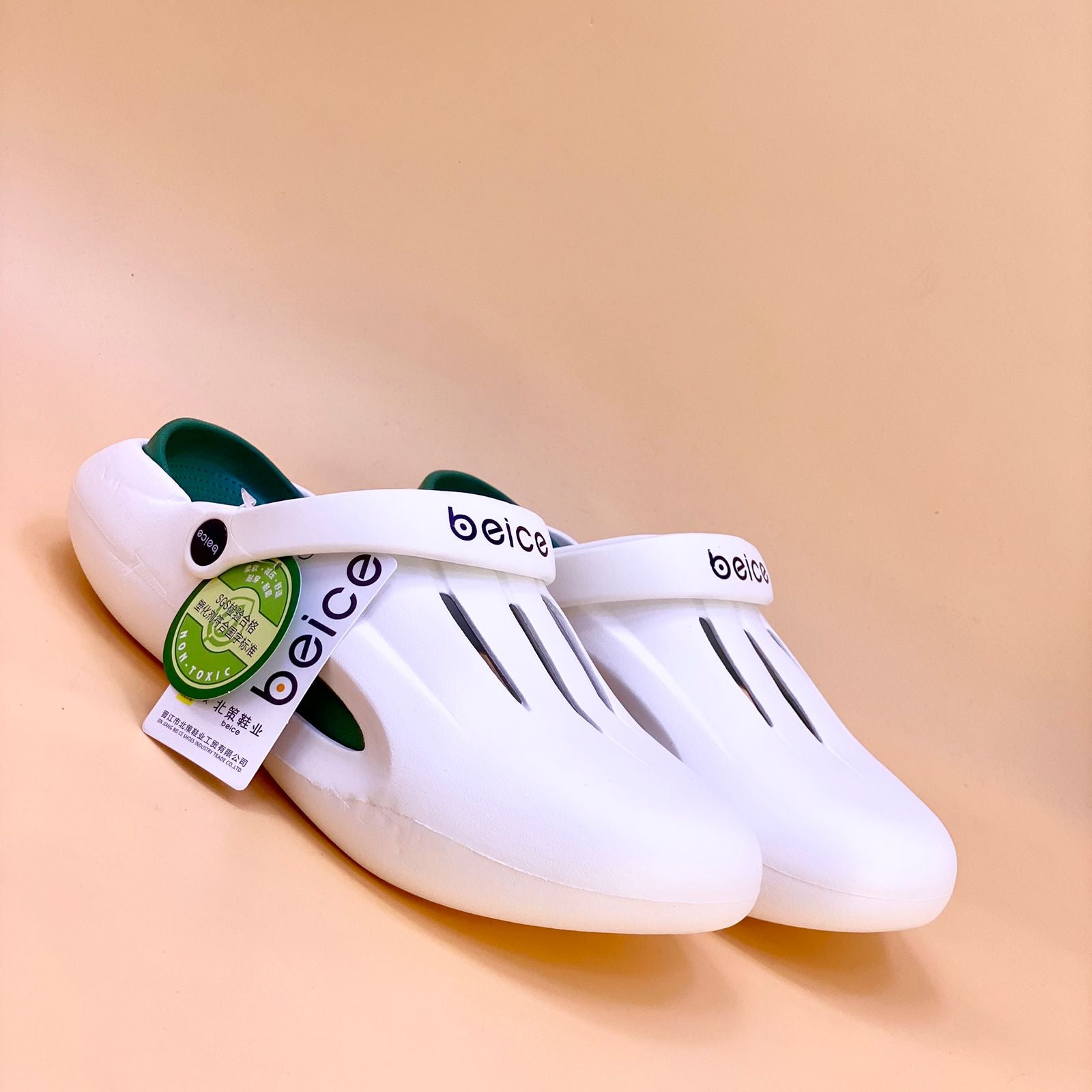 NEW , MEN SLIPPER M1002, MADE IN CHINA