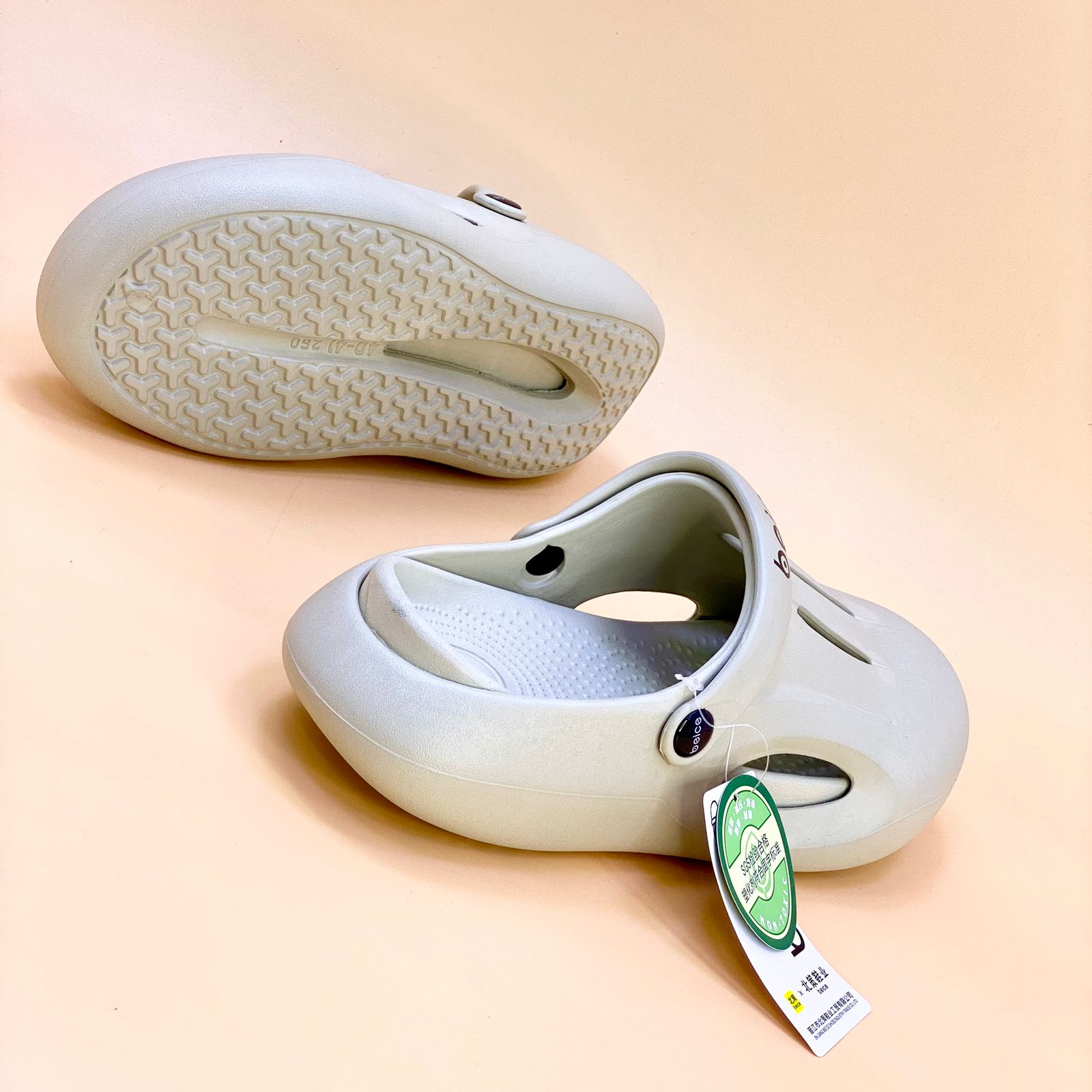 NEW , MEN SLIPPER M1002, MADE IN CHINA