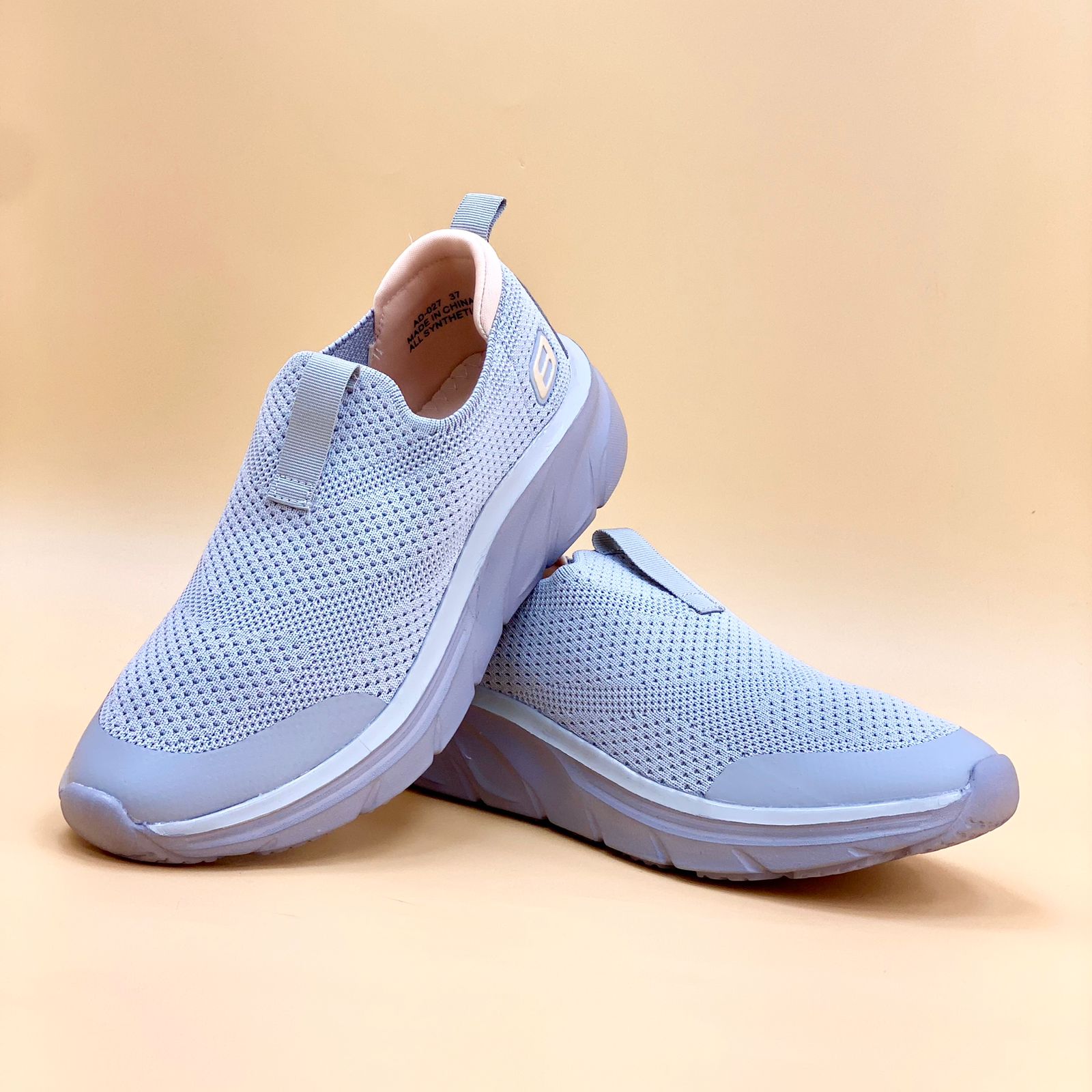 NEW , WOMEN FLAT SHOES W722