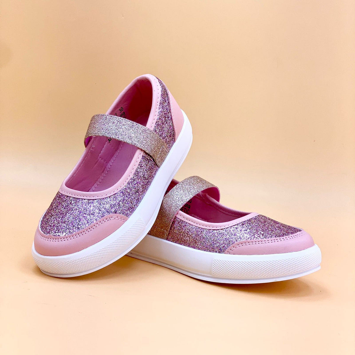 NEW ,  KIDS SHOES SIZE FROM 20 TO 37 K65