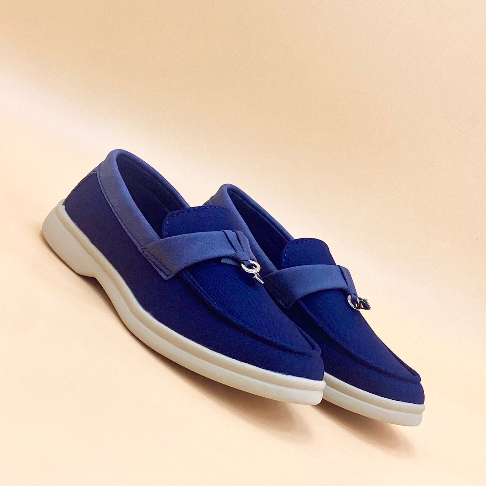 NEW , KIDS SHOES SIZE FROM 25 TO 36 K71