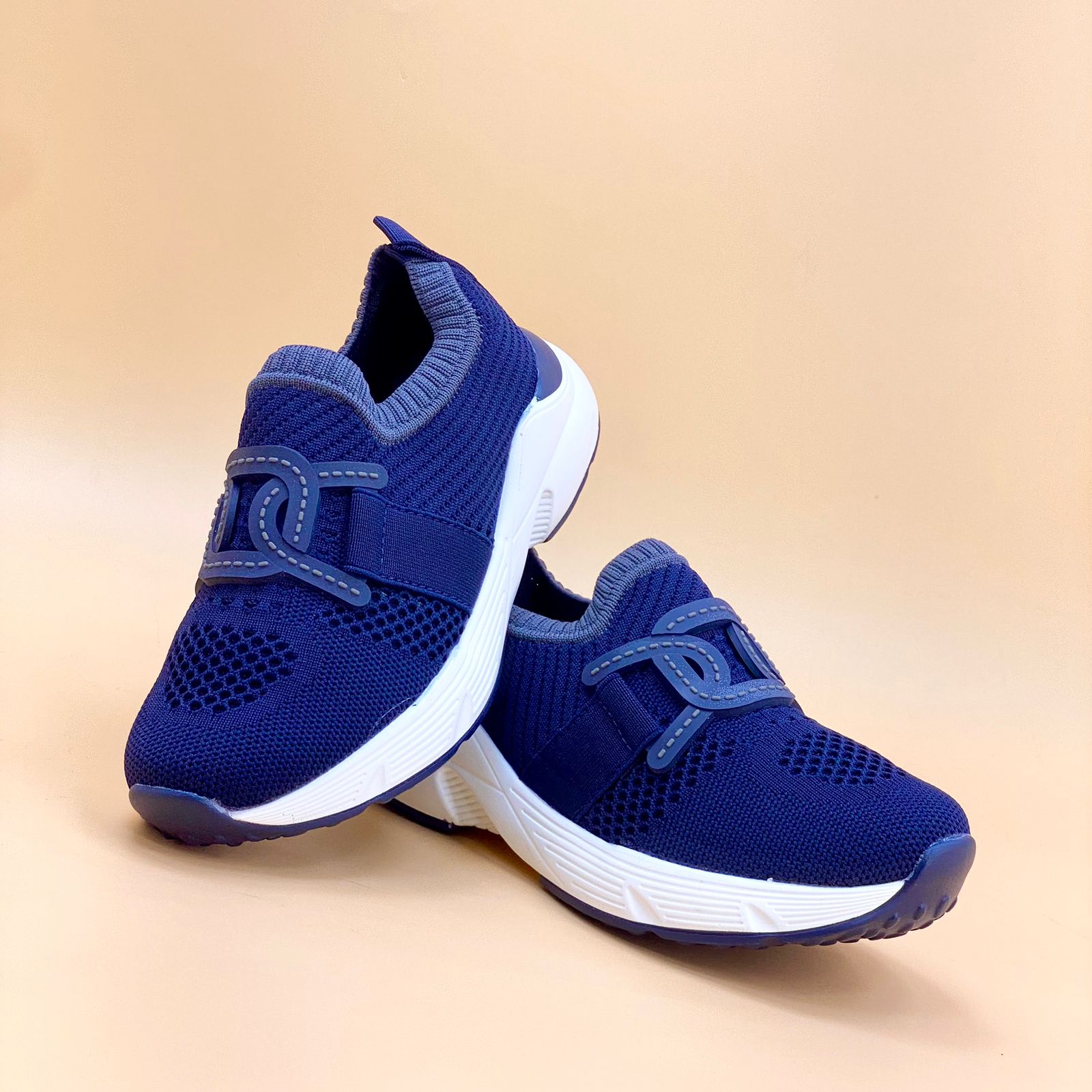 NEW , KIDS SHOES SIZE FROM 26 TO 37 K62