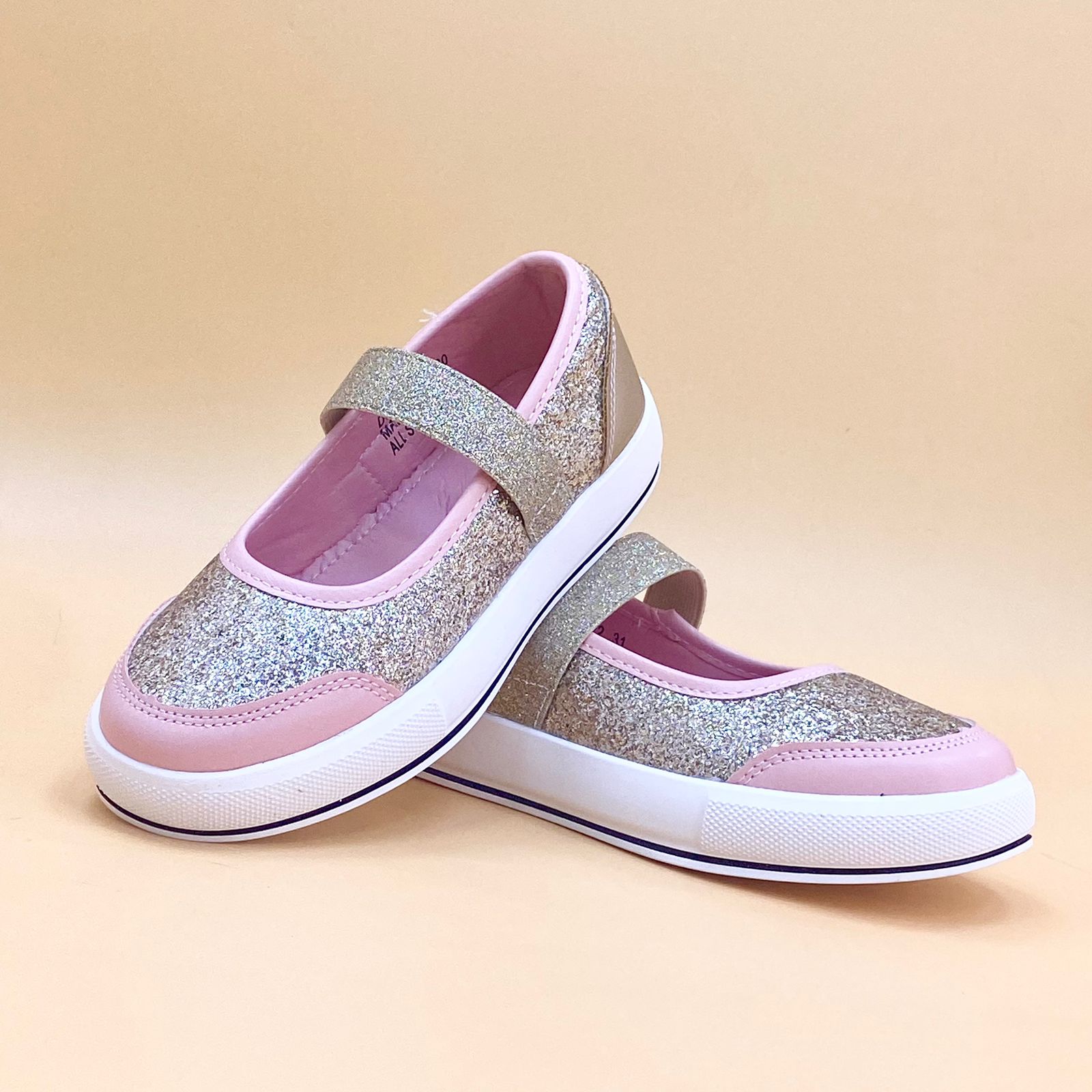 NEW , KIDS SHOES SIZE FROM 20 TO 37 K97