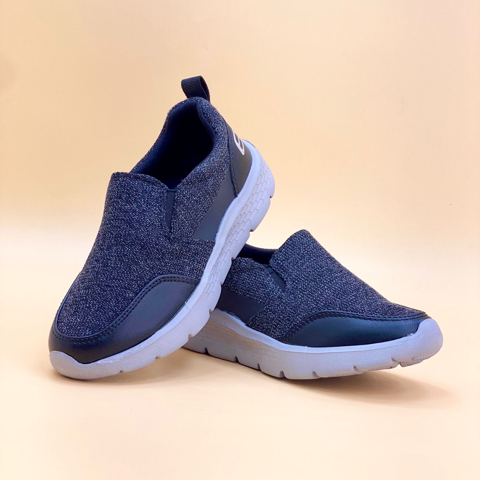 NEW , KIDS SHOES SIZE FROM 25 TO 36 K75