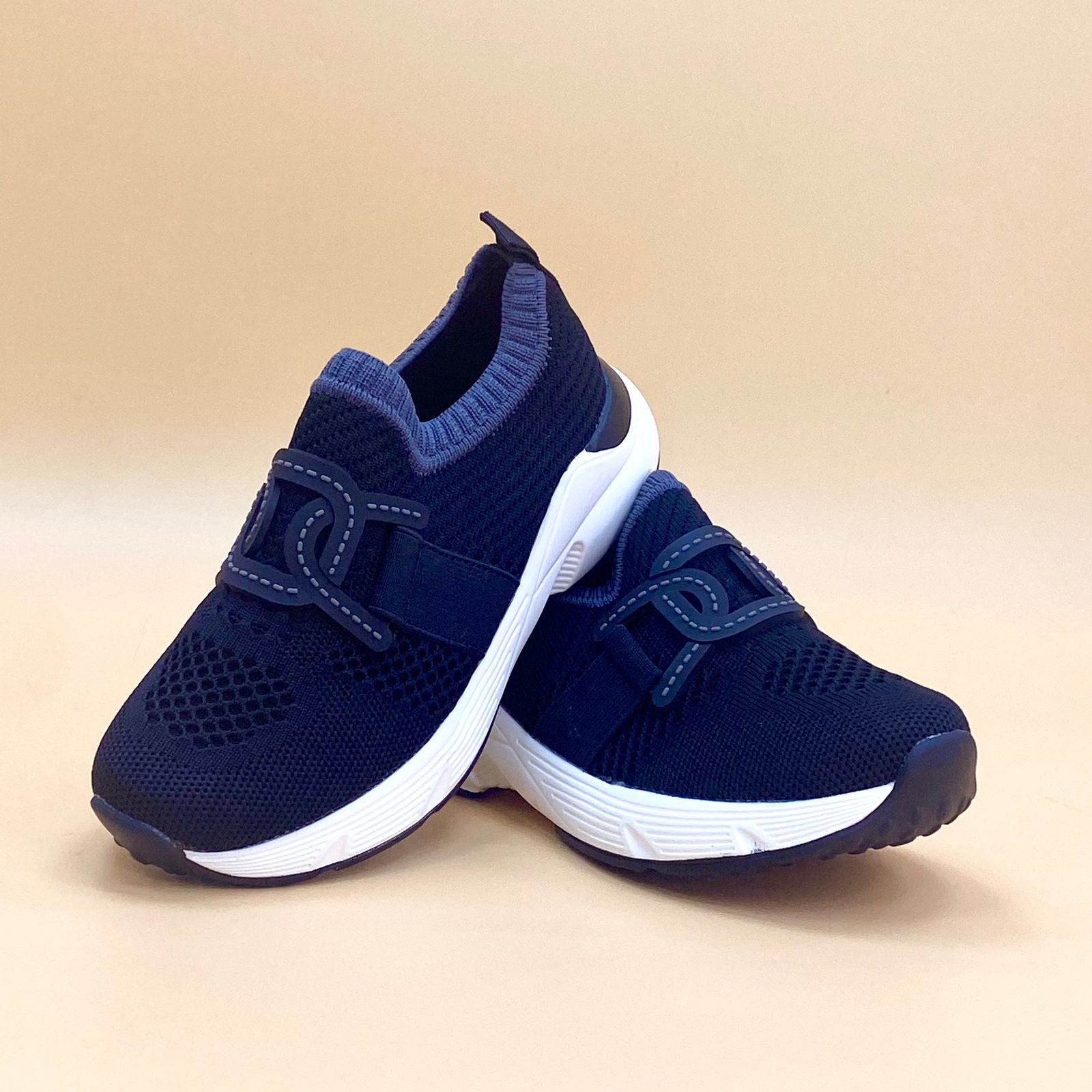 NEW , KIDS SHOES SIZE FROM 26 TO 37 K62