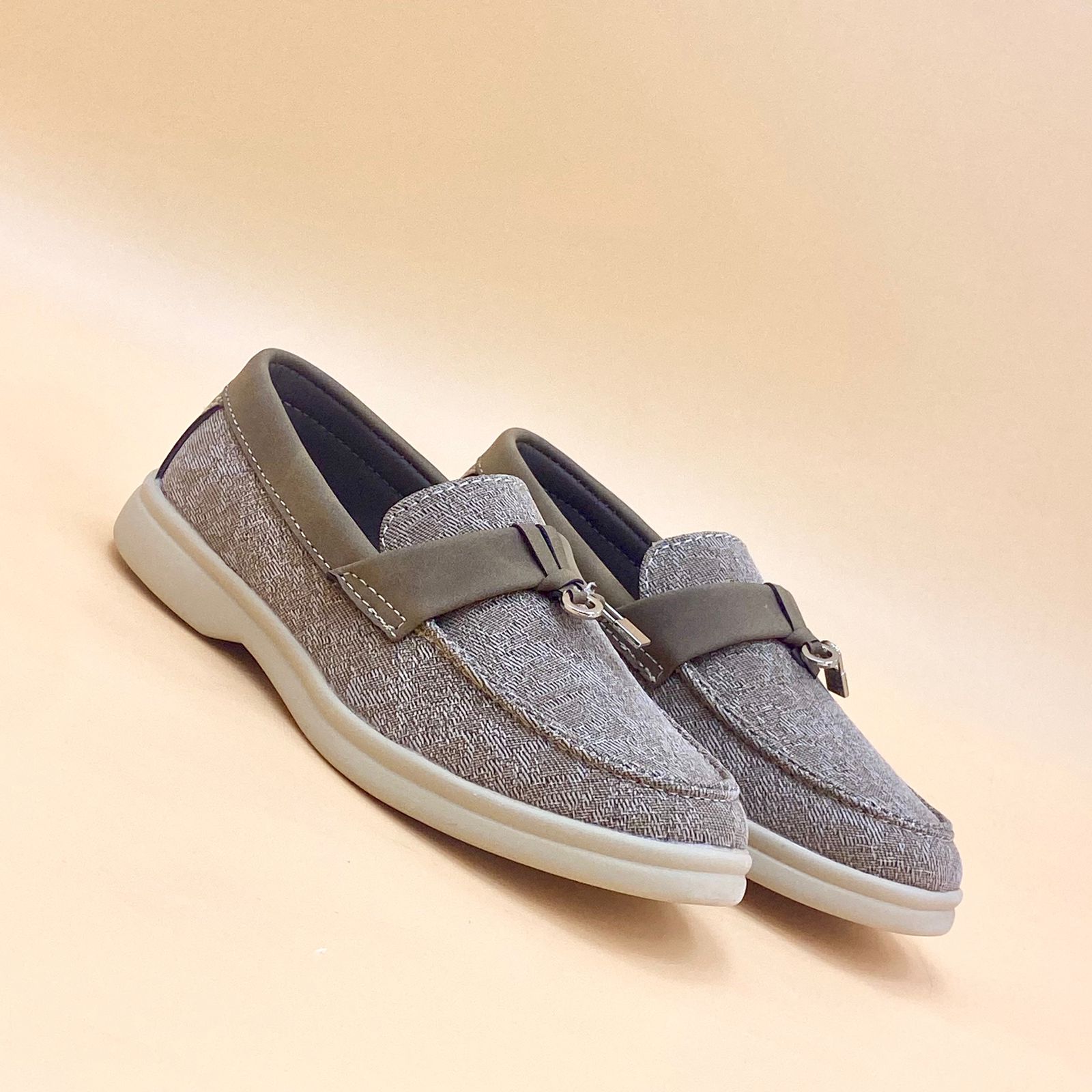 NEW , KIDS SHOES SIZE FROM 25 TO 36 K71