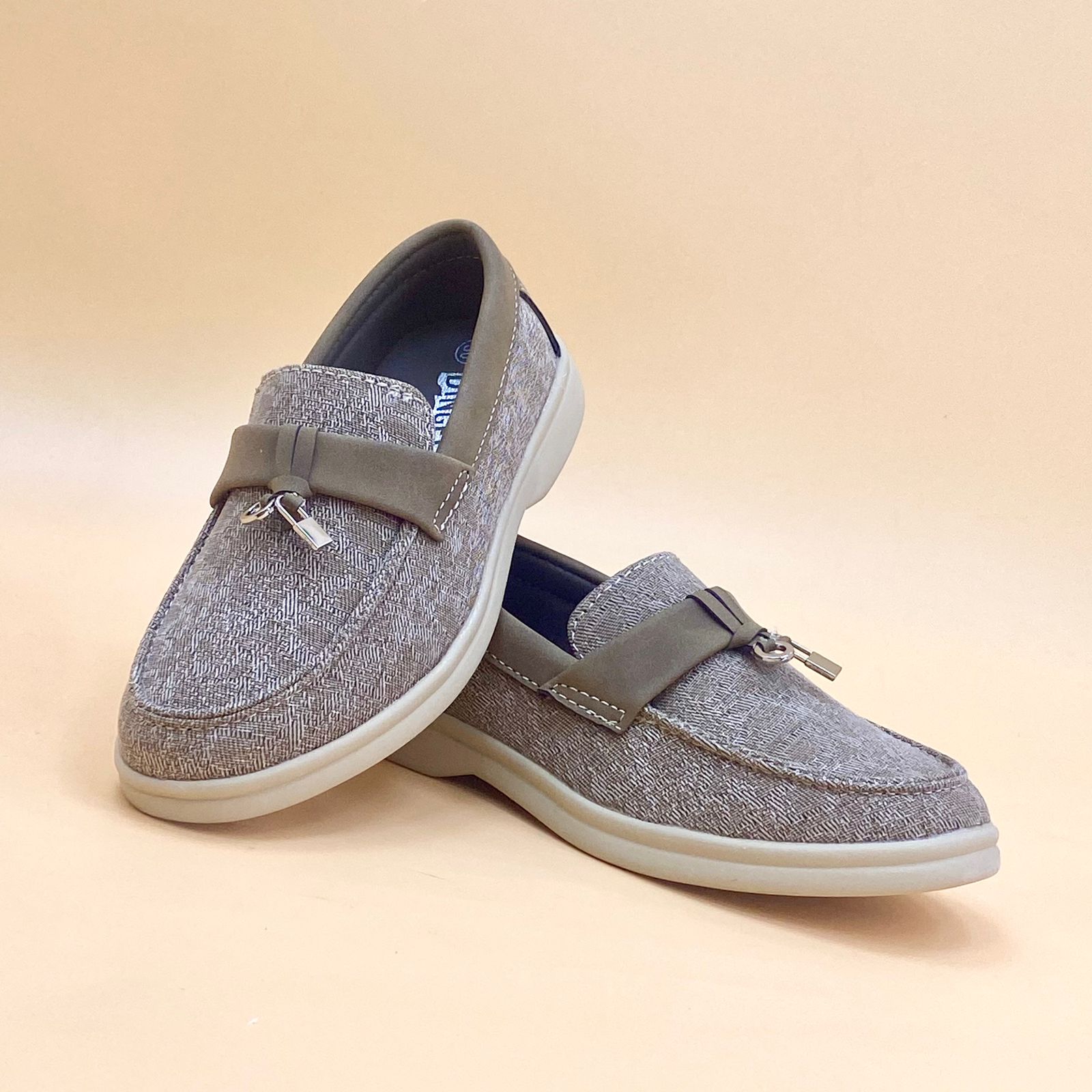NEW , KIDS SHOES SIZE FROM 25 TO 36 K71