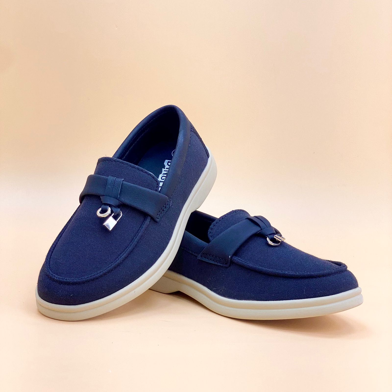 NEW , KIDS SHOES SIZE FROM 25 TO 36 K71
