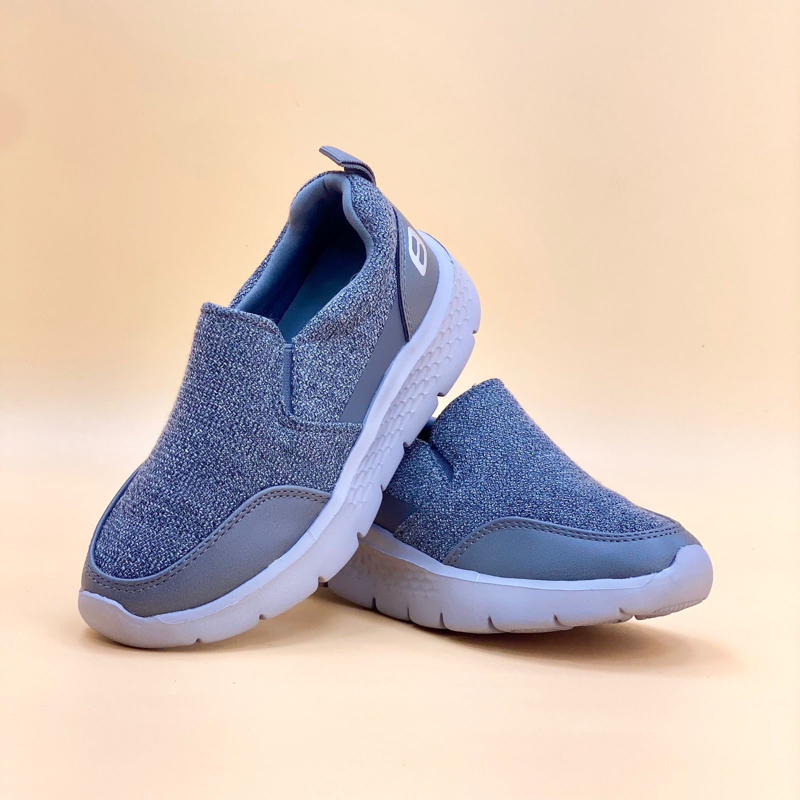 NEW , KIDS SHOES SIZE FROM 25 TO 36 K75