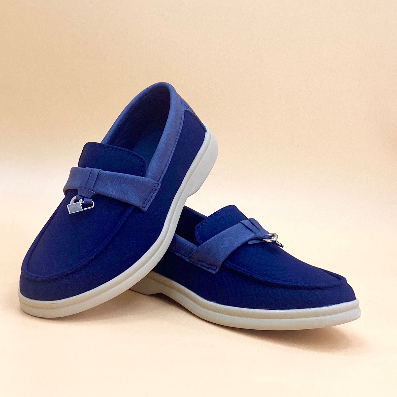 NEW , KIDS SHOES SIZE FROM 25 TO 36 K71