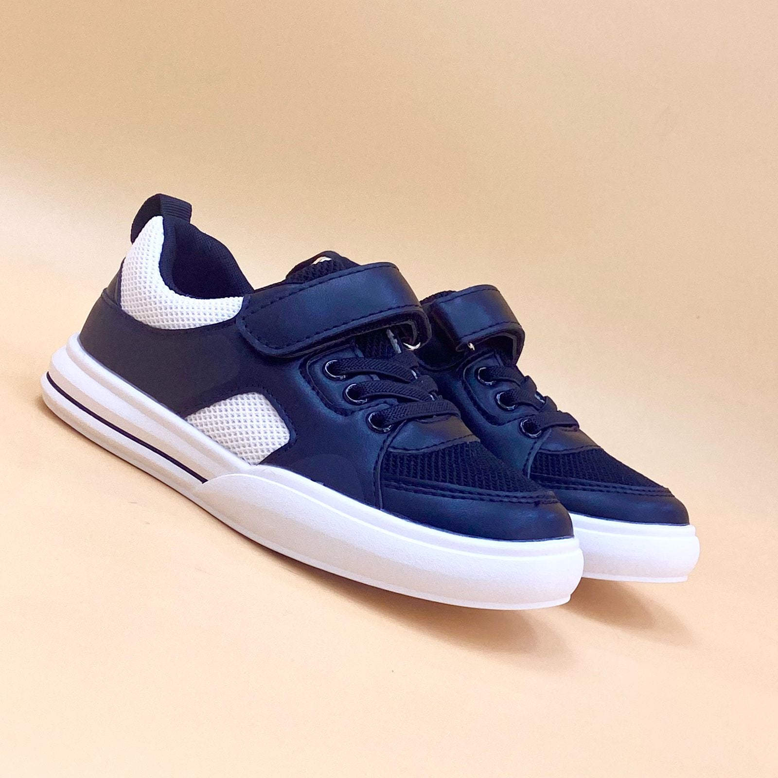 NEW , KIDS SHOES SIZE FROM 26 TO 37 K72
