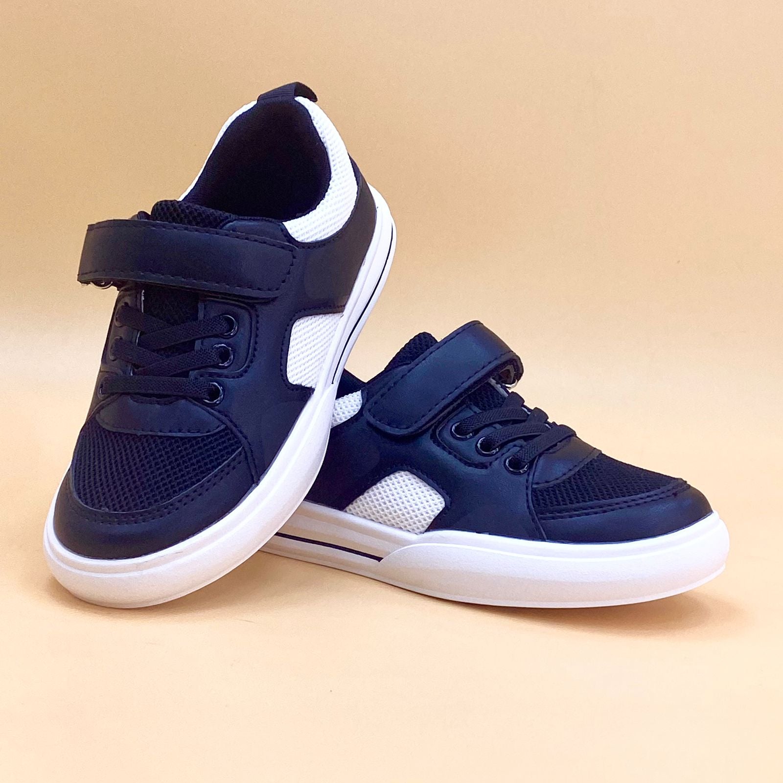 NEW , KIDS SHOES SIZE FROM 26 TO 37 K72