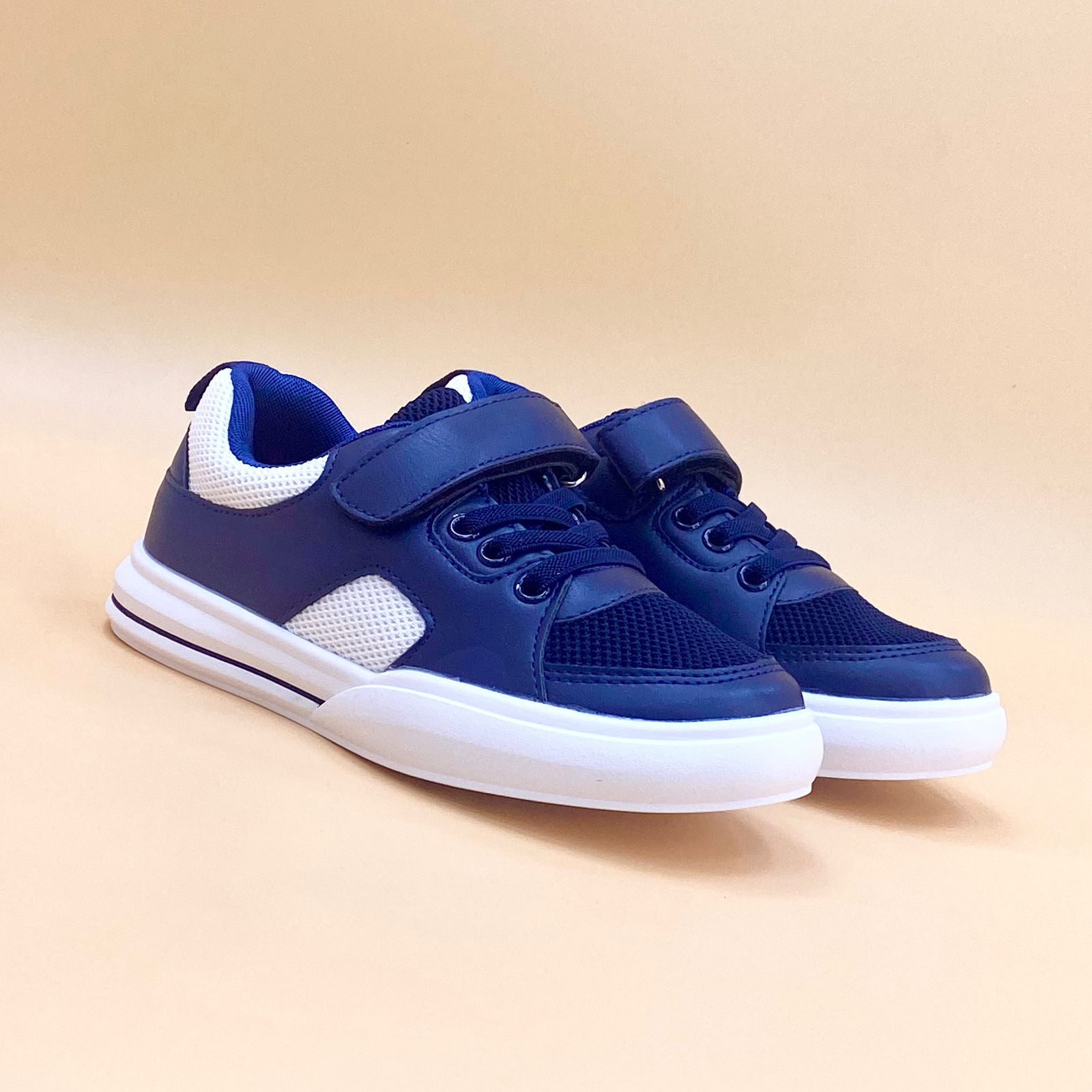 NEW , KIDS SHOES SIZE FROM 26 TO 37 K72
