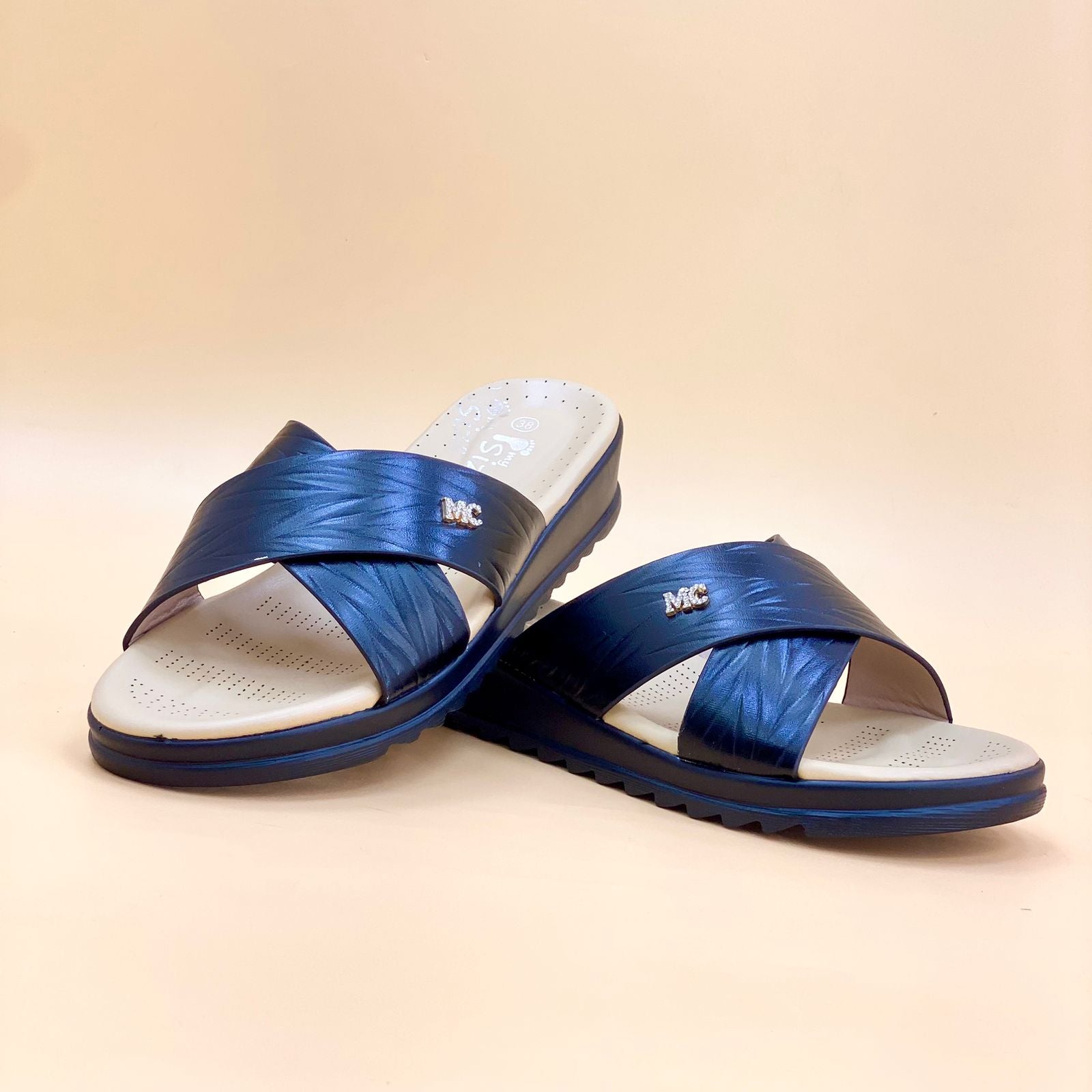 NEW , WOMEN SLIPPERS W134