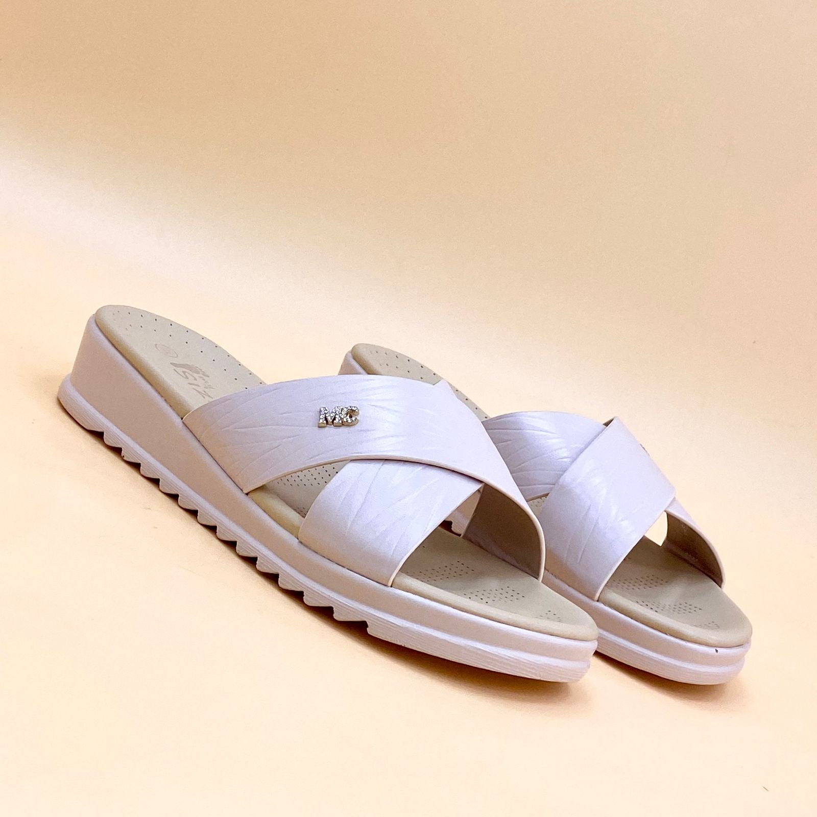NEW , WOMEN SLIPPERS W134