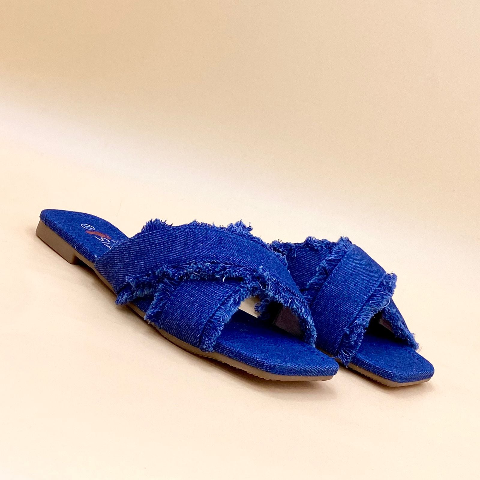 NEW , WOMEN SLIPPERS S11