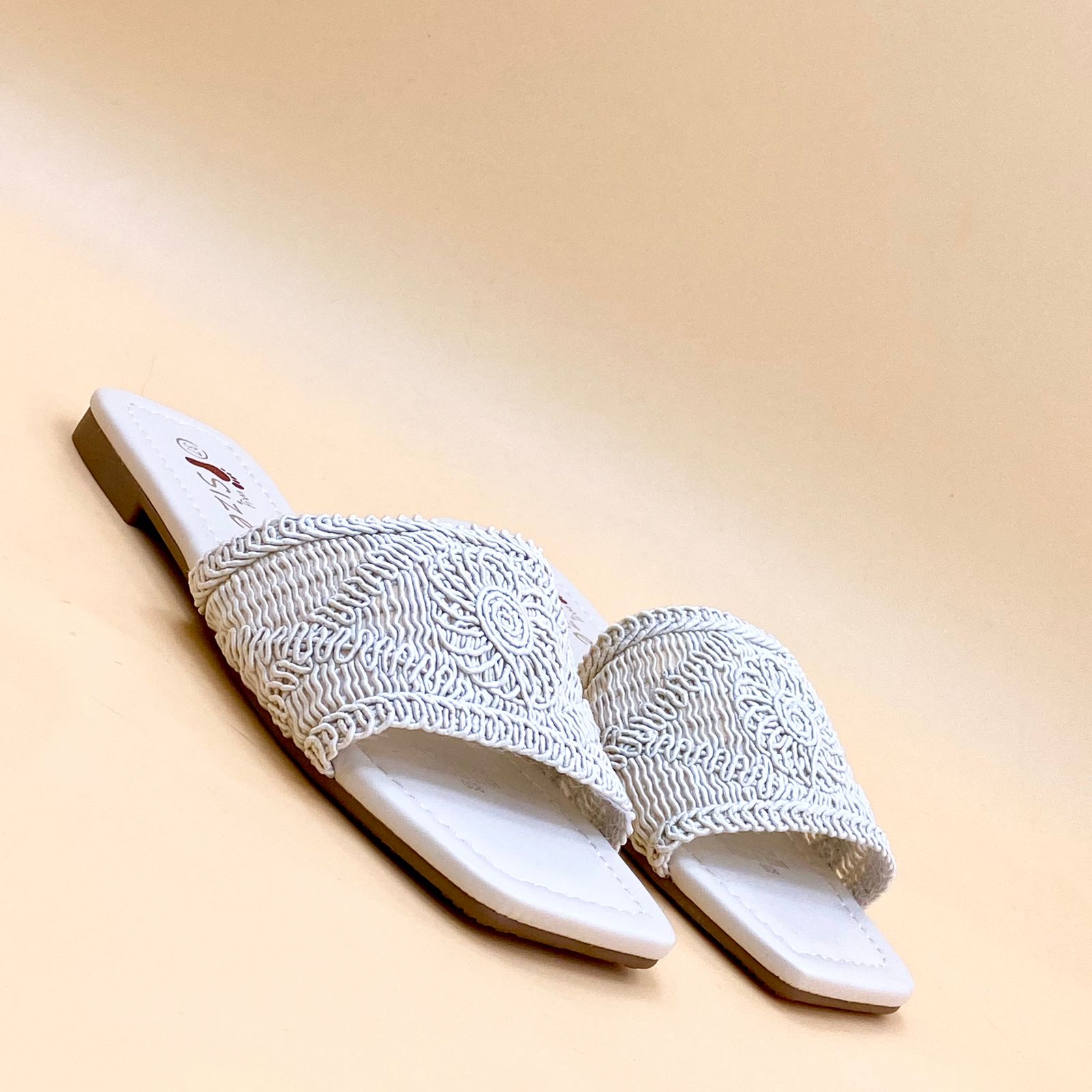 NEW , WOMEN SLIPPERS S6