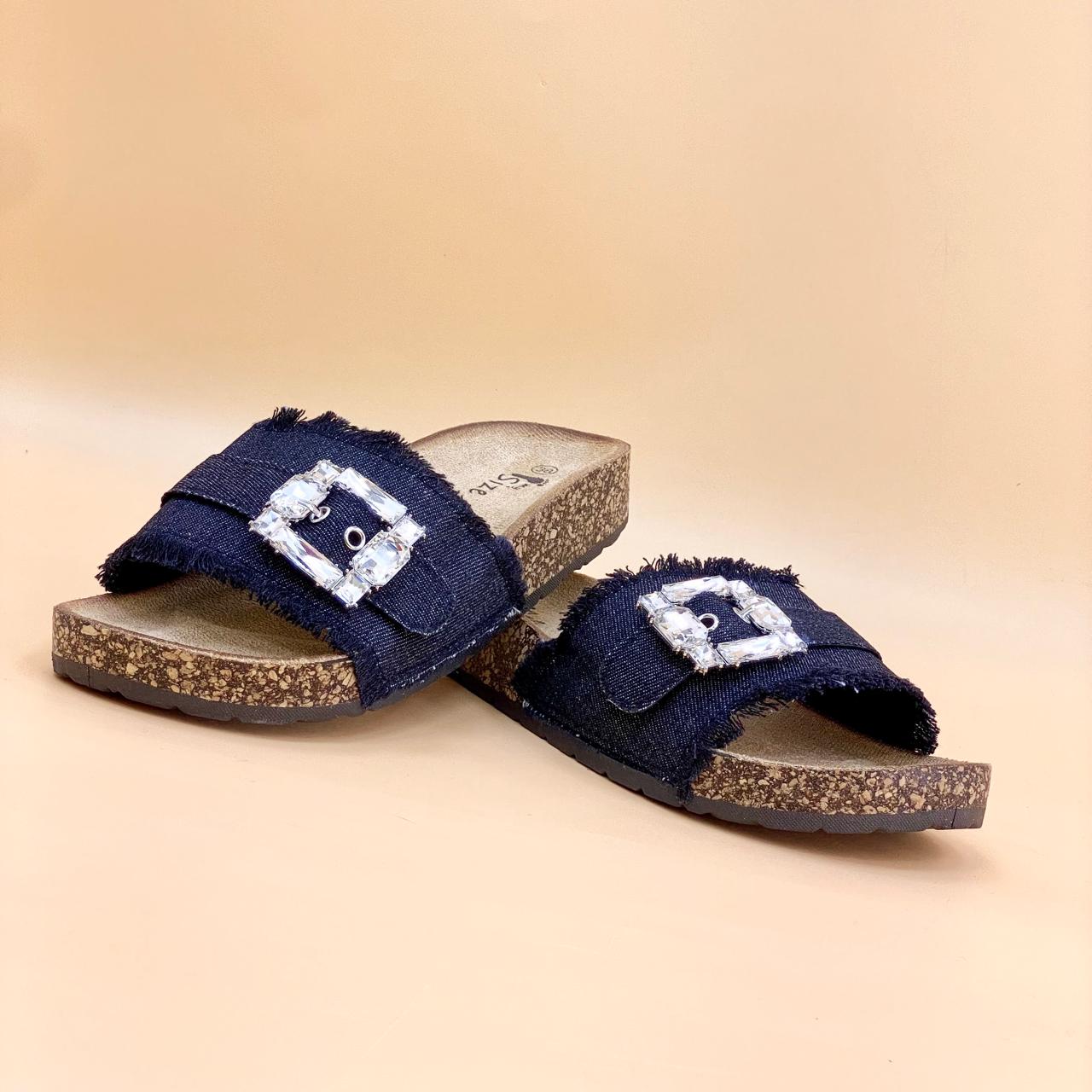 NEW , WOMEN SLIPPERS W3