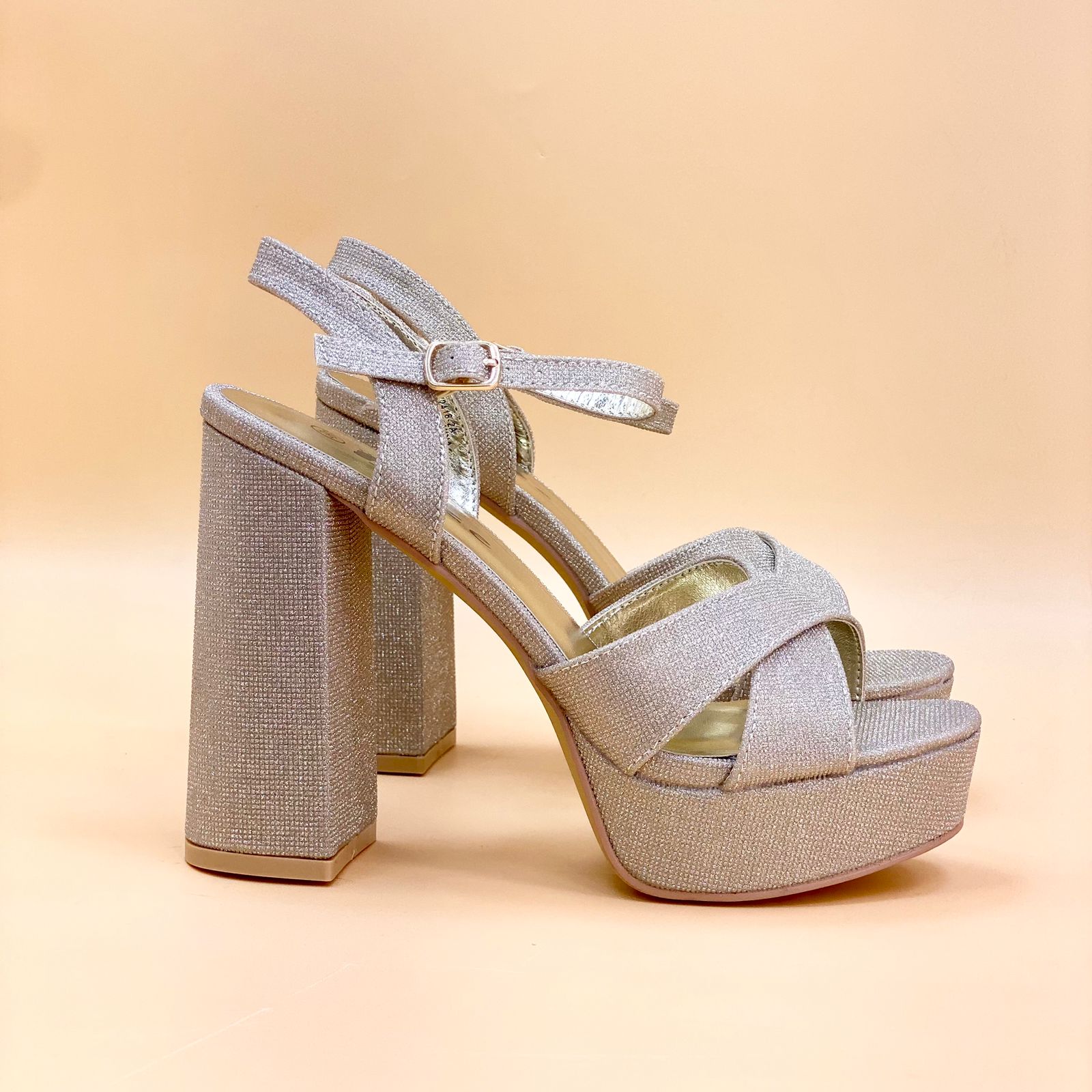 NEW , WOMEN SANDAL W493