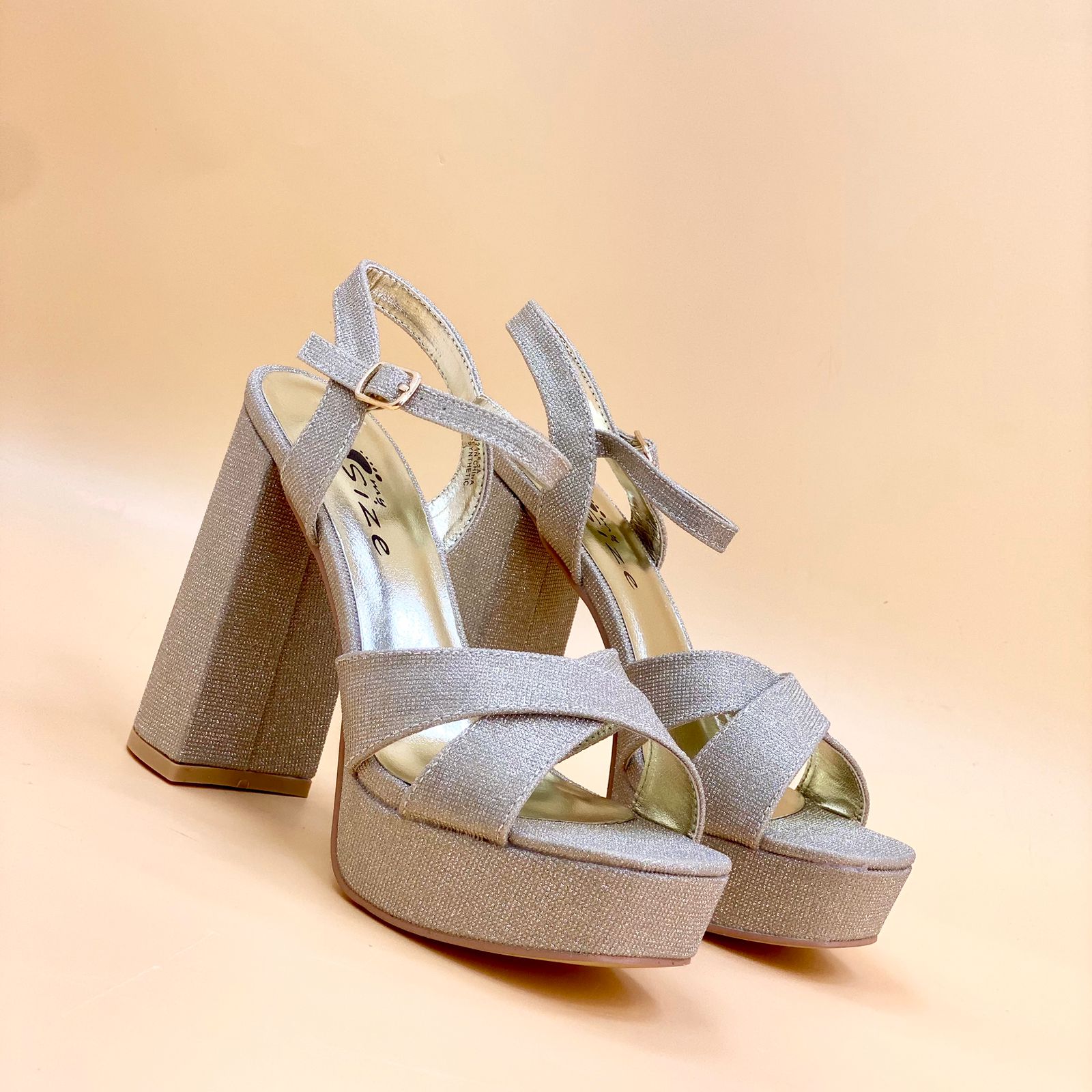 NEW , WOMEN SANDAL W493