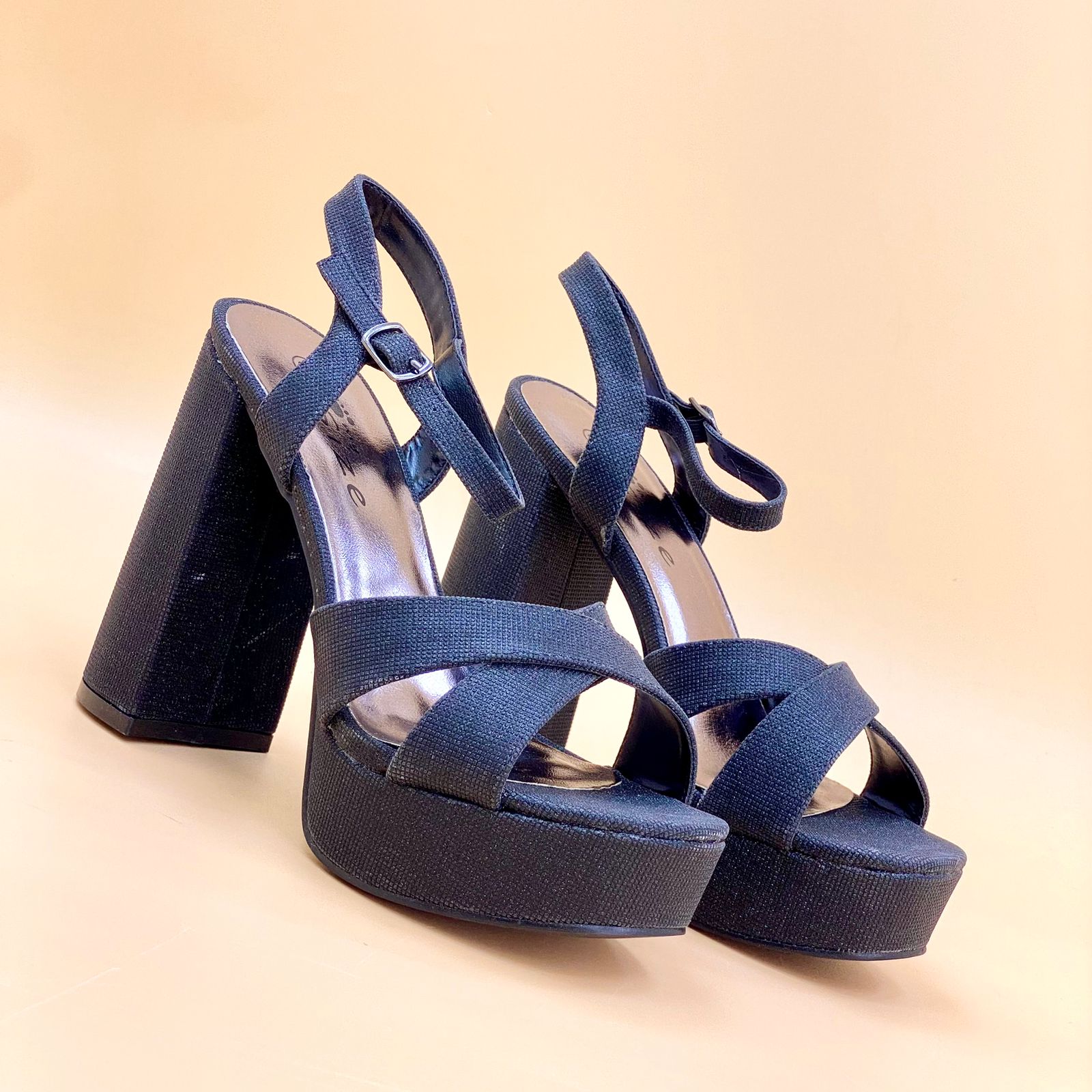 NEW , WOMEN SANDAL W493