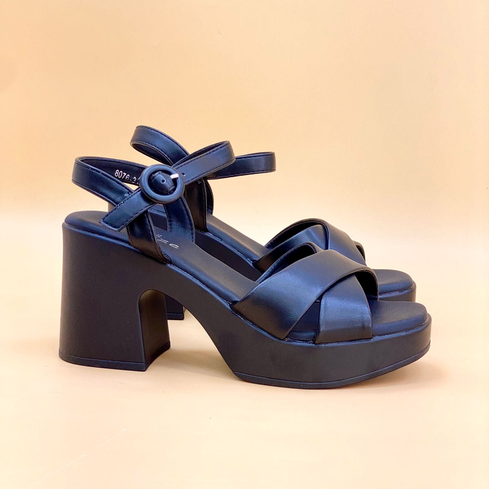 NEW ,  WOMEN SANDAL W470