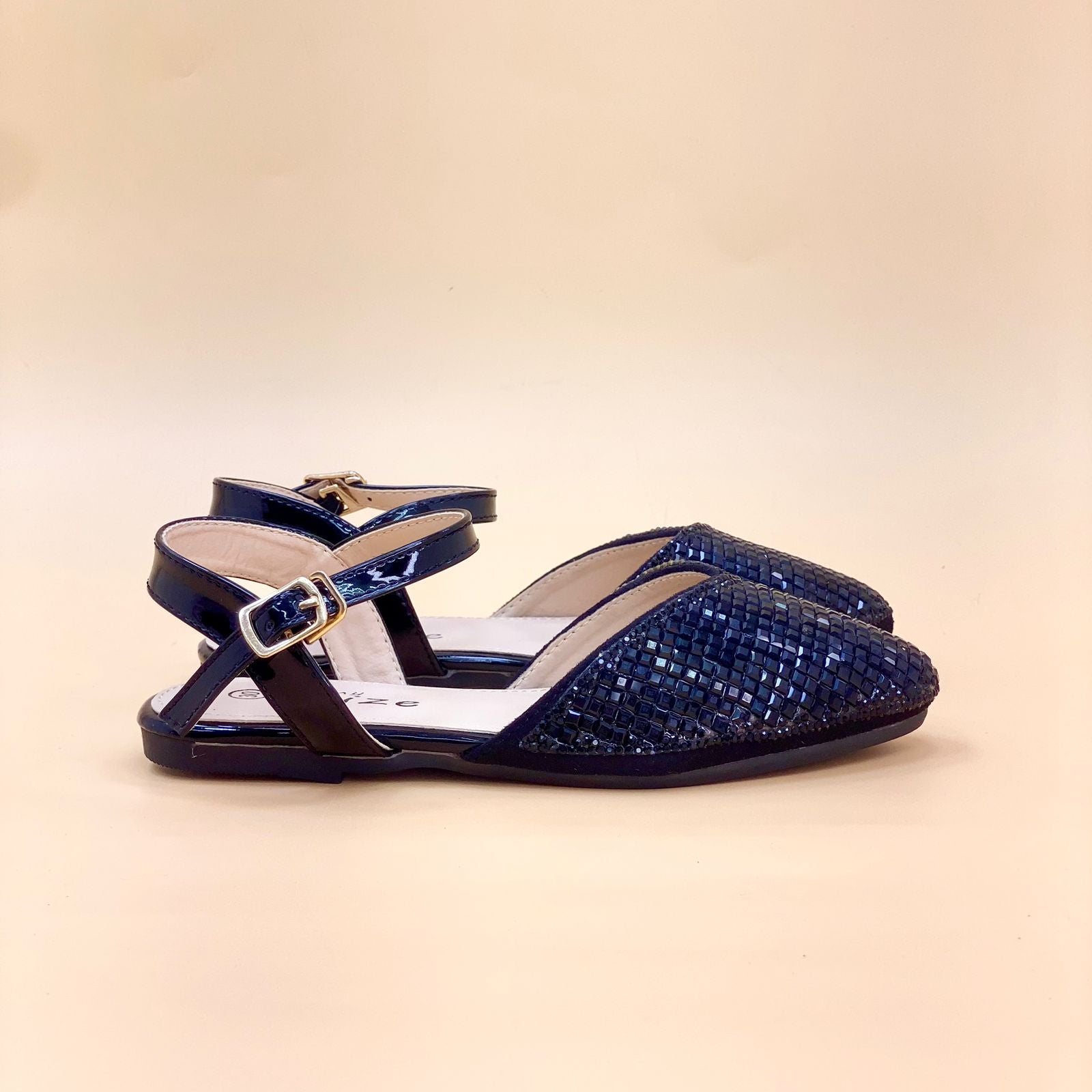 NEW , KIDS SHOES SIZE FROM 25 TO 36 K86