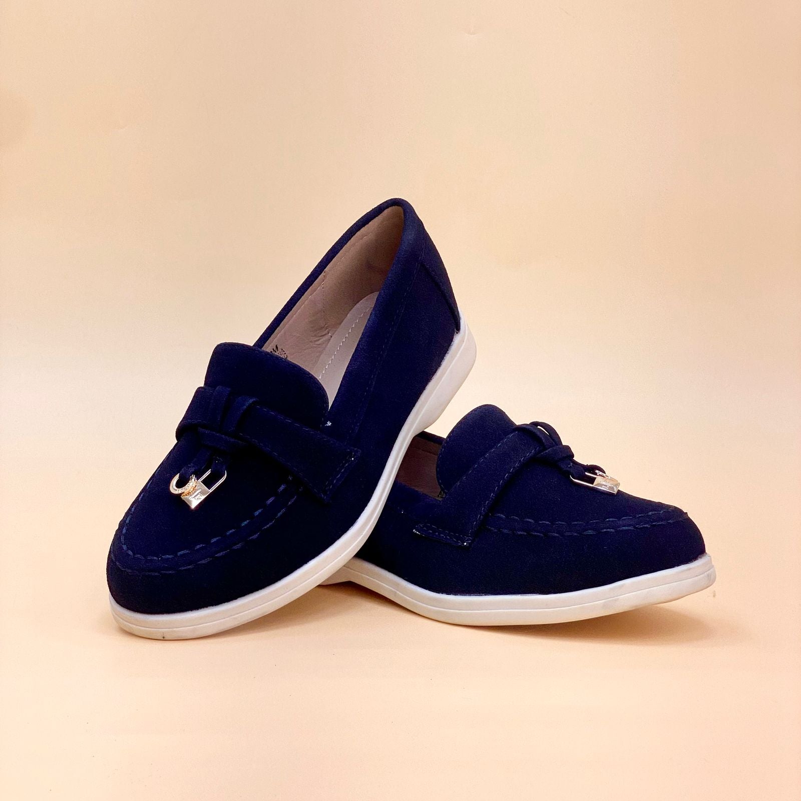 NEW , KIDS SHOES SIZE FROM 25 TO 36 K85