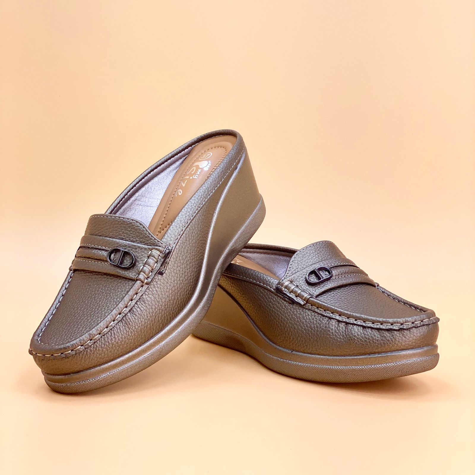 NEW , WOMEN SLIPPERS W414
