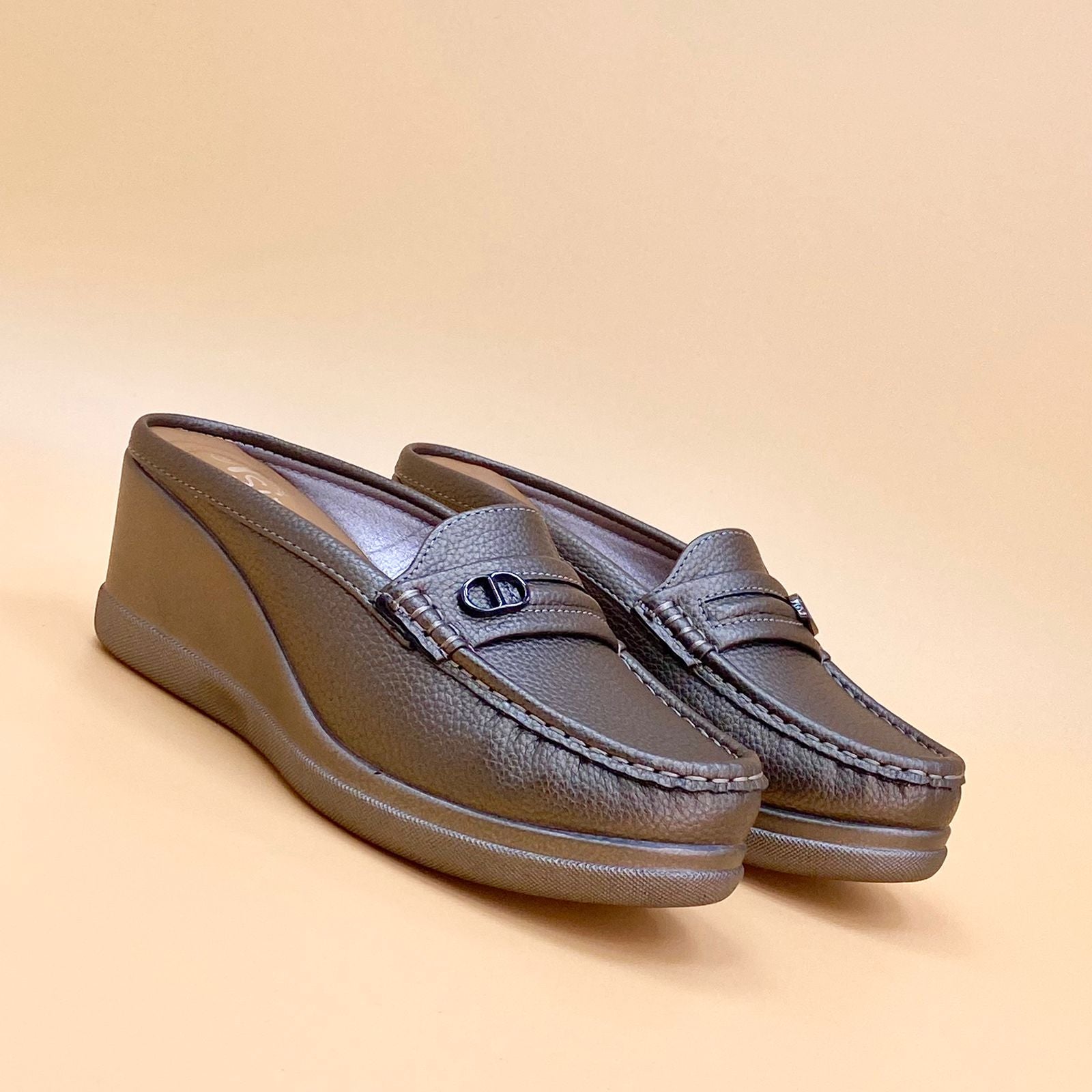 NEW , WOMEN SLIPPERS W414