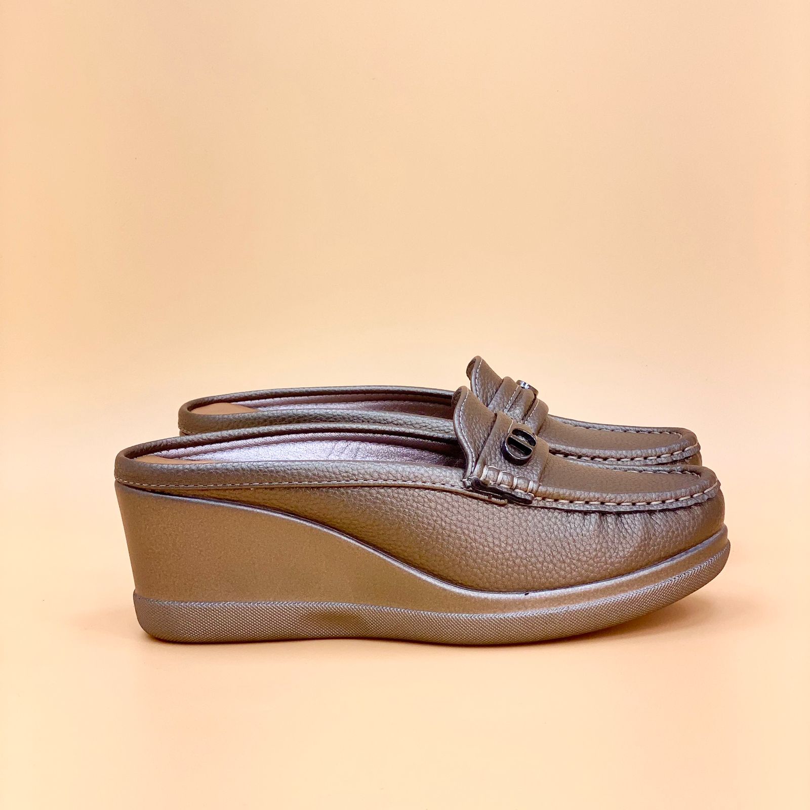 NEW , WOMEN SLIPPERS W414