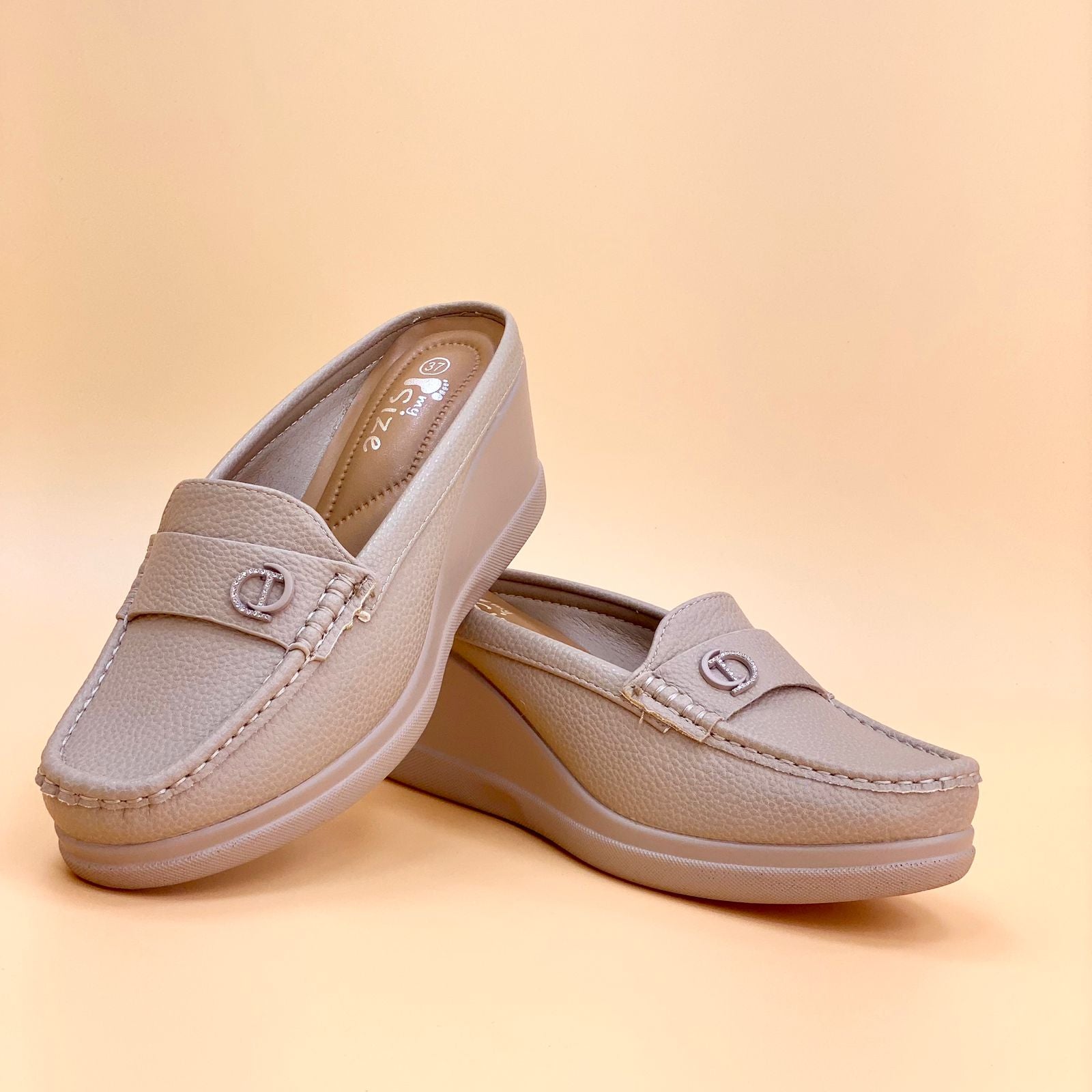 NEW , WOMEN SLIPPERS W406