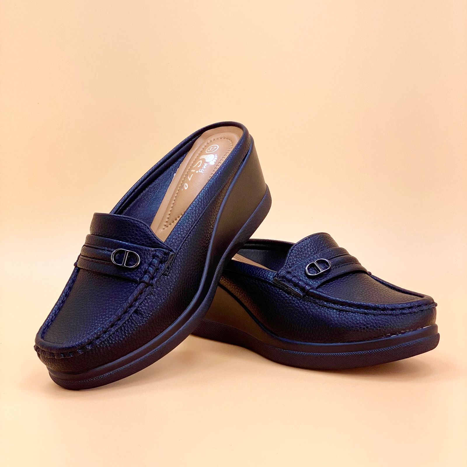 NEW , WOMEN SLIPPERS W414