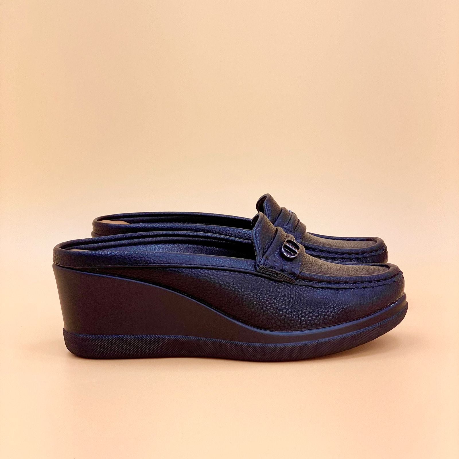 NEW , WOMEN SLIPPERS W414