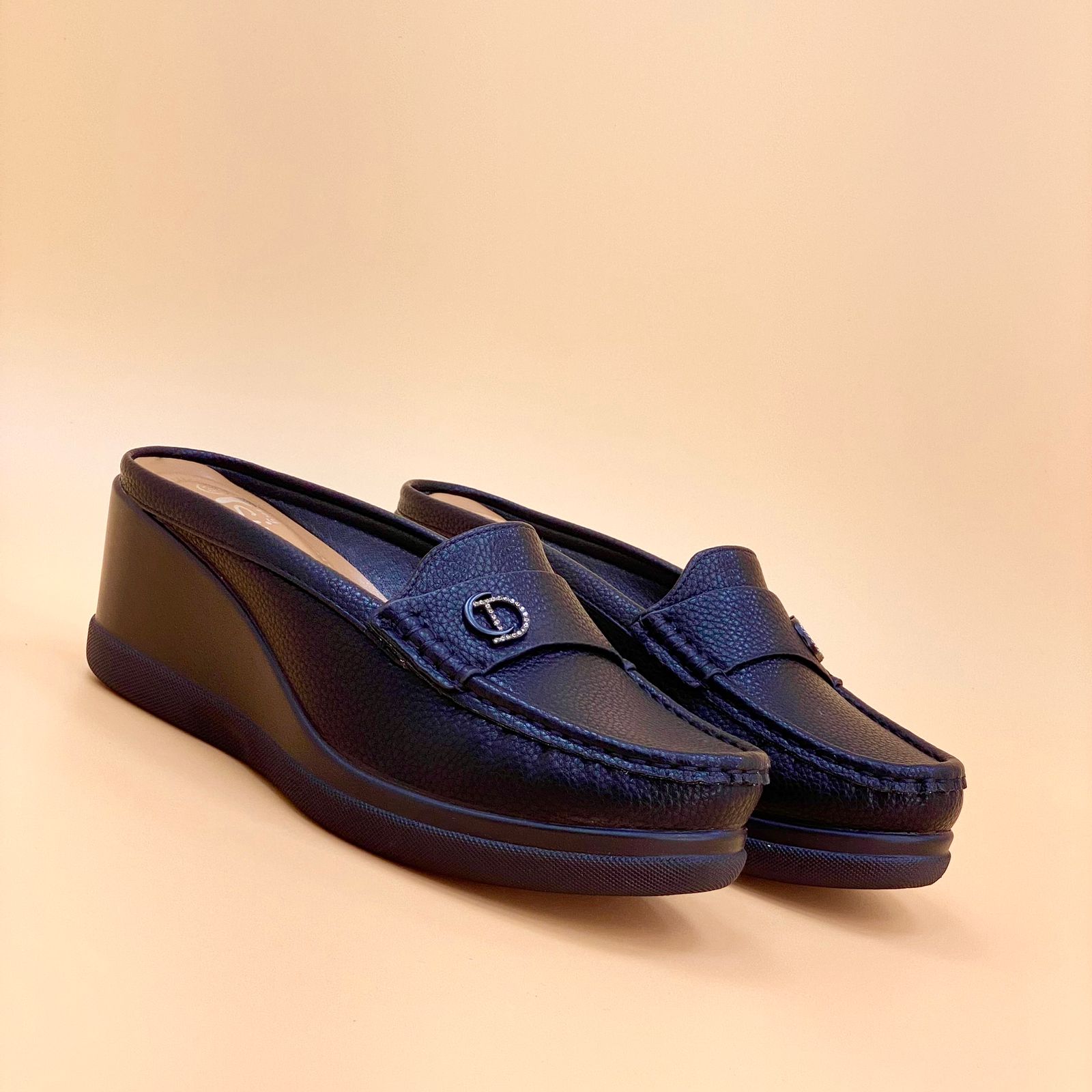 NEW , WOMEN SLIPPERS W406