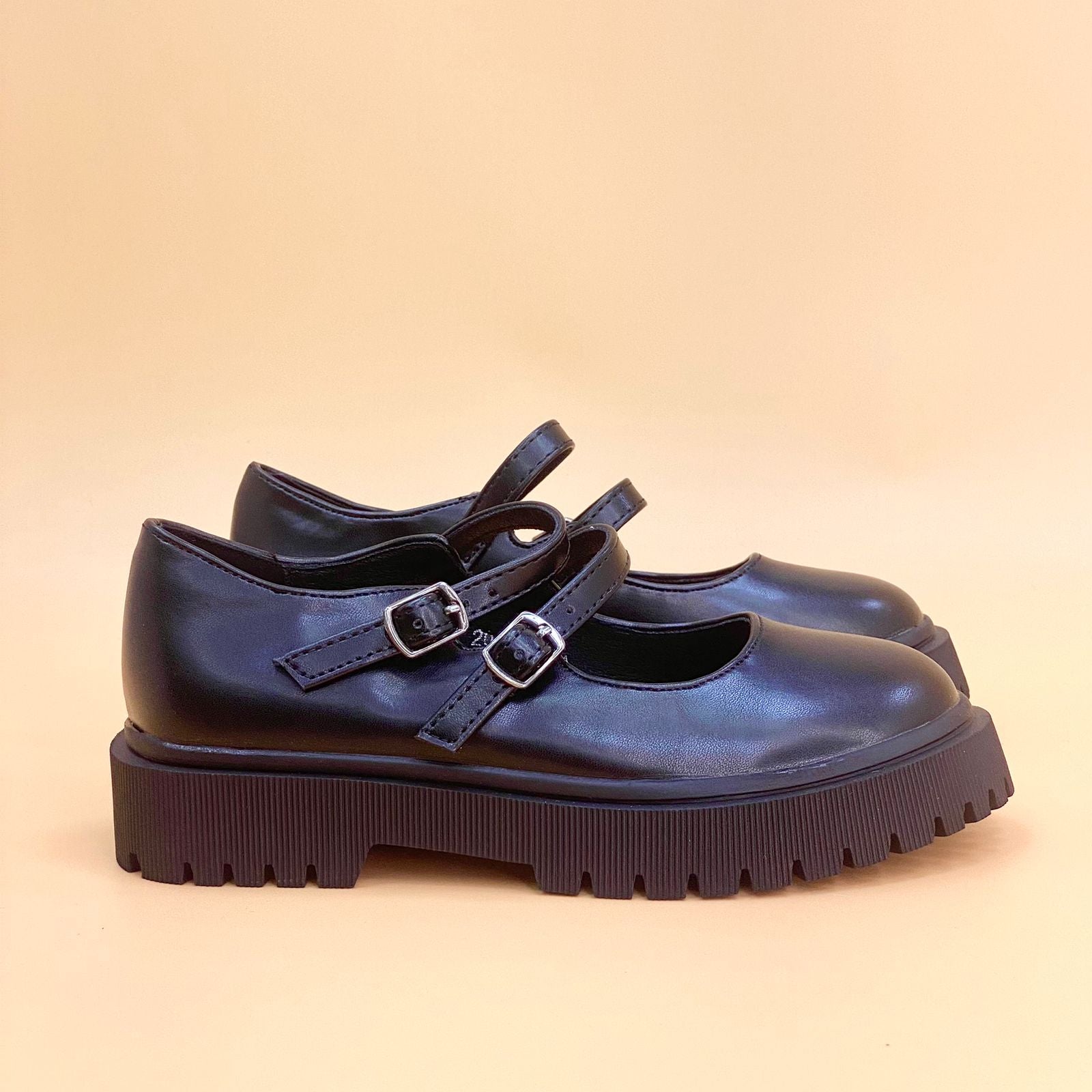 NEW , KIDS SHOES SIZE FROM 31 TO 36 K101