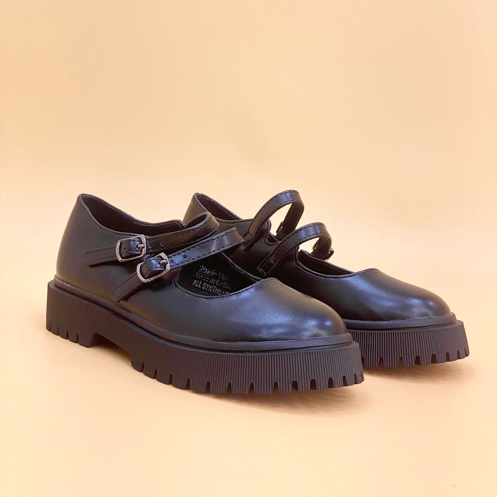 NEW , KIDS SHOES SIZE FROM 31 TO 36 K101