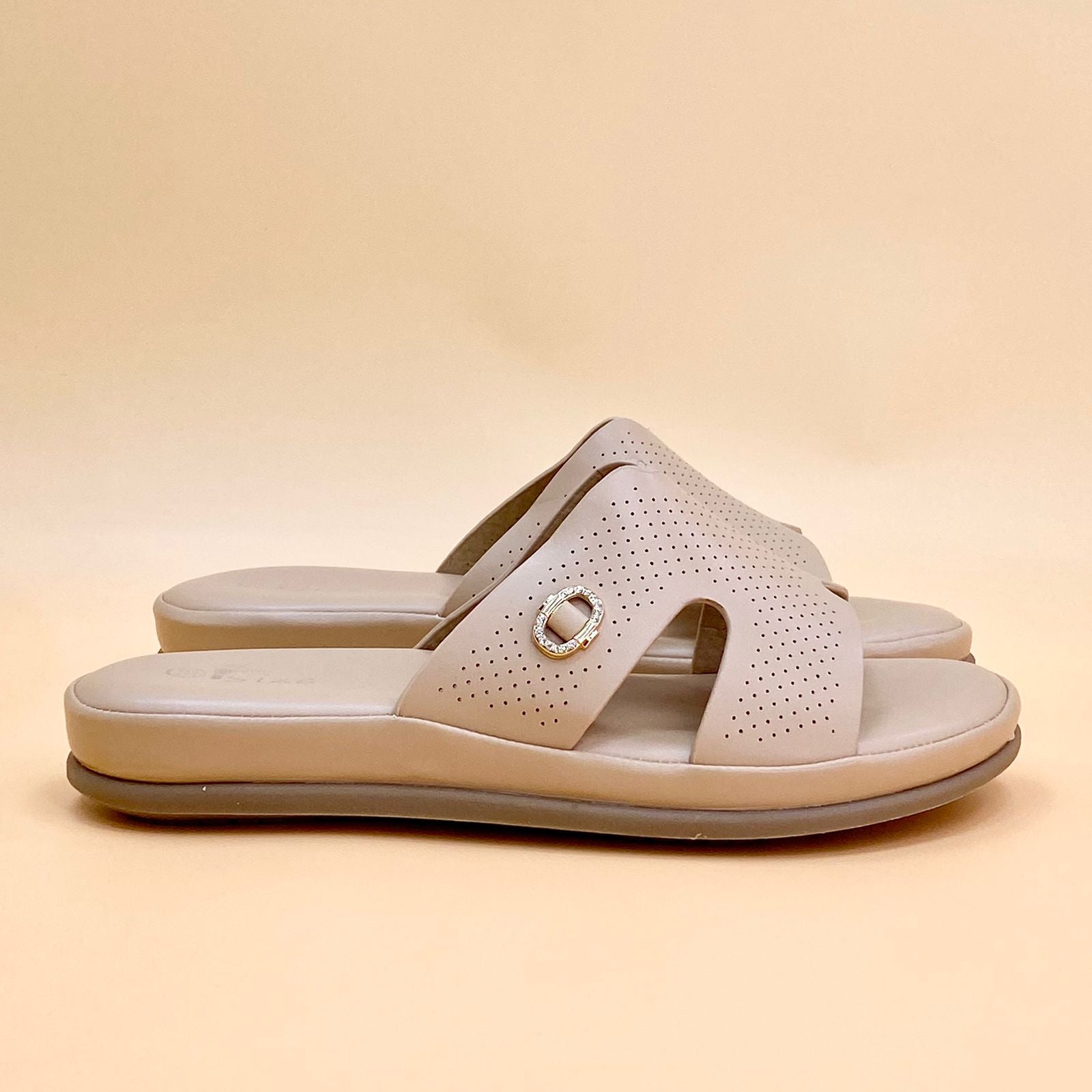 NEW , WOMEN SLIPPERS W831