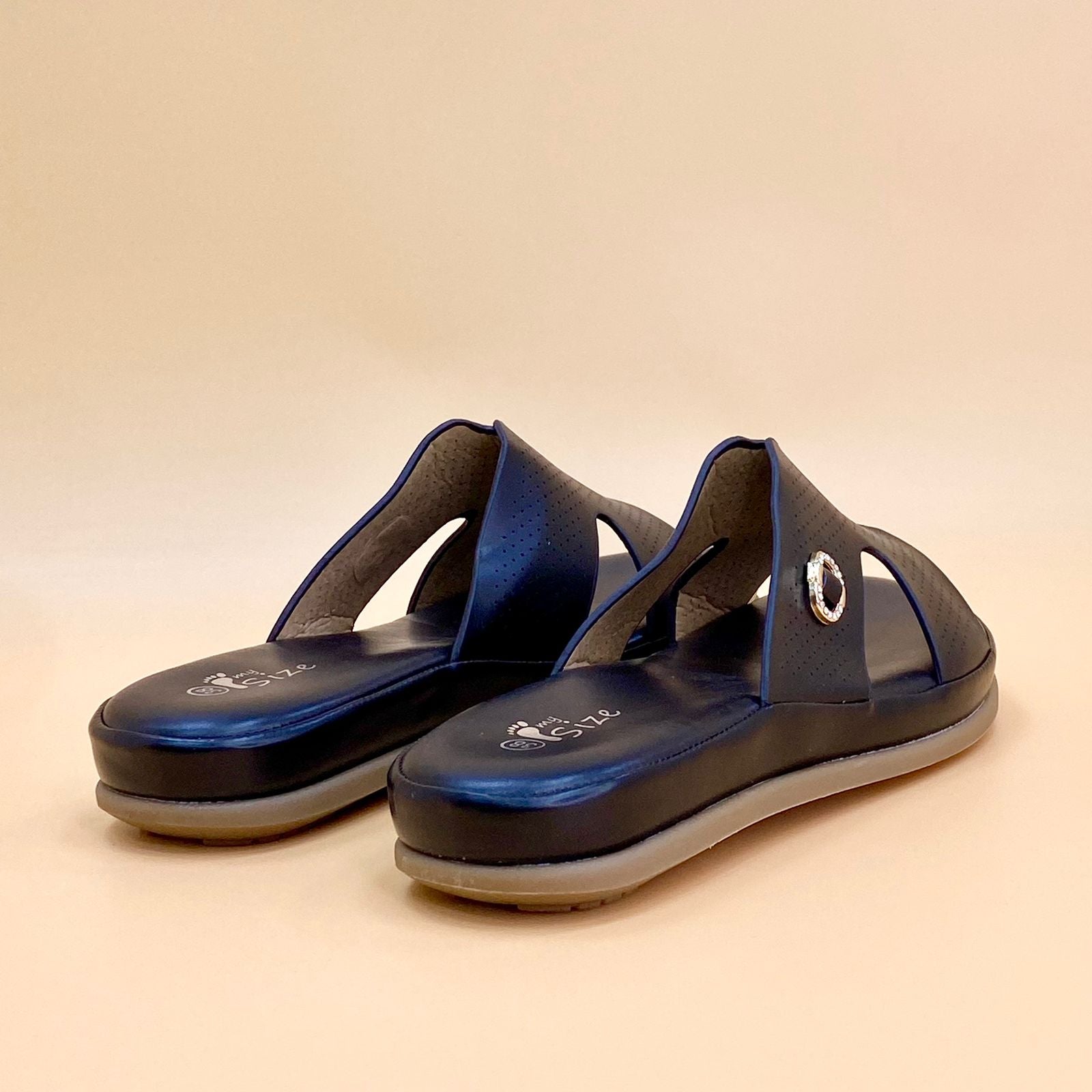NEW , WOMEN SLIPPERS W831