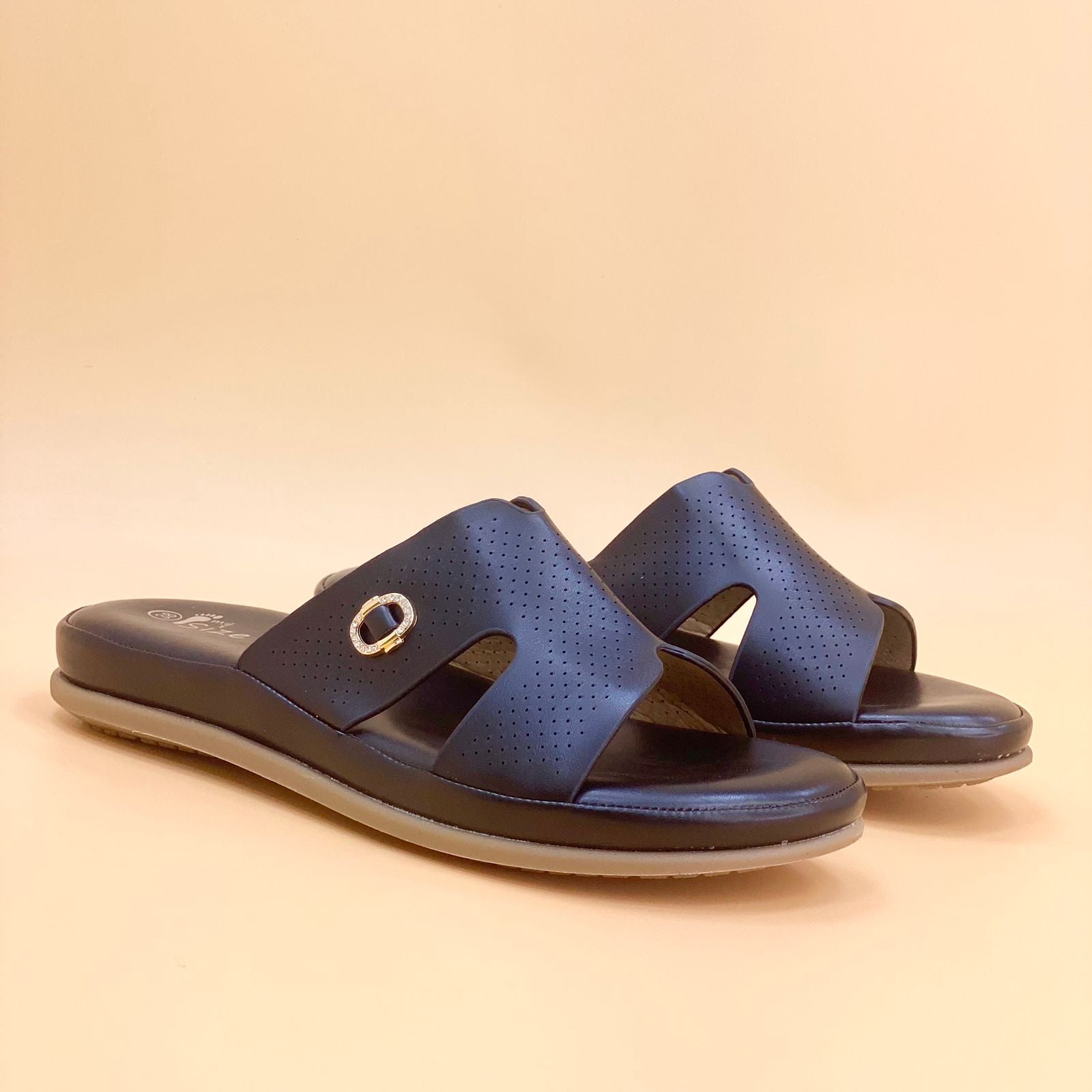 NEW , WOMEN SLIPPERS W831