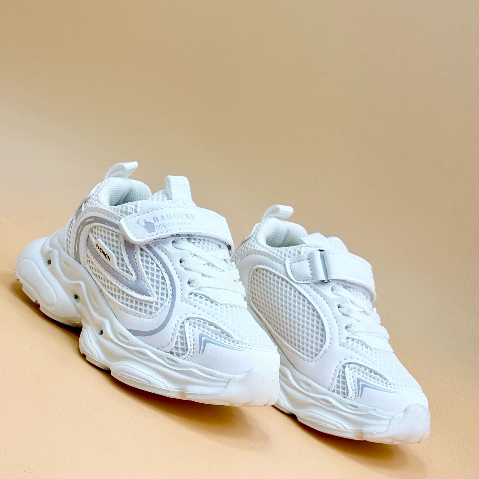 NEW , KIDS SHOES SIZE FROM 22 TO 31 K2