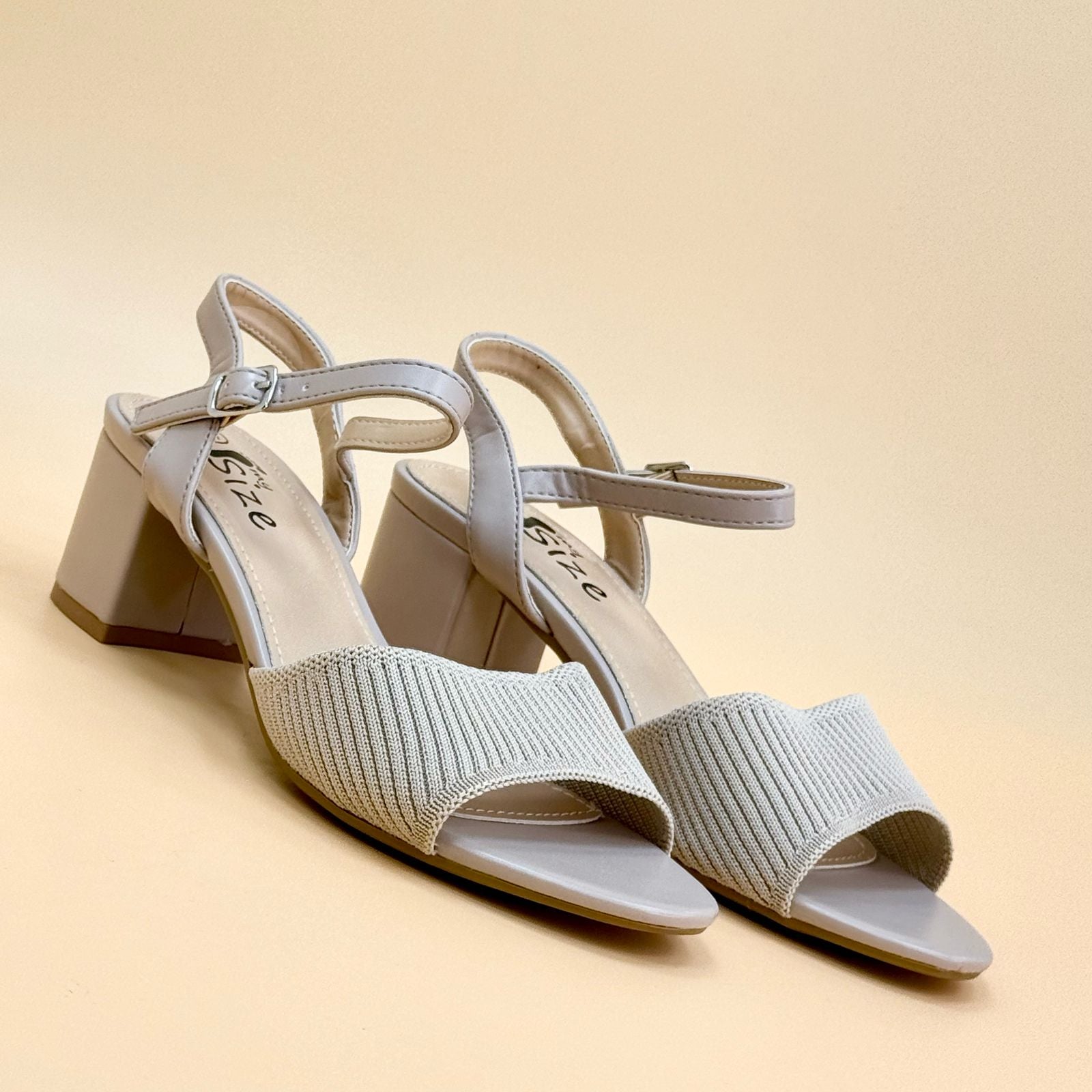 NEW , WOMEN SHOES HEELS W690